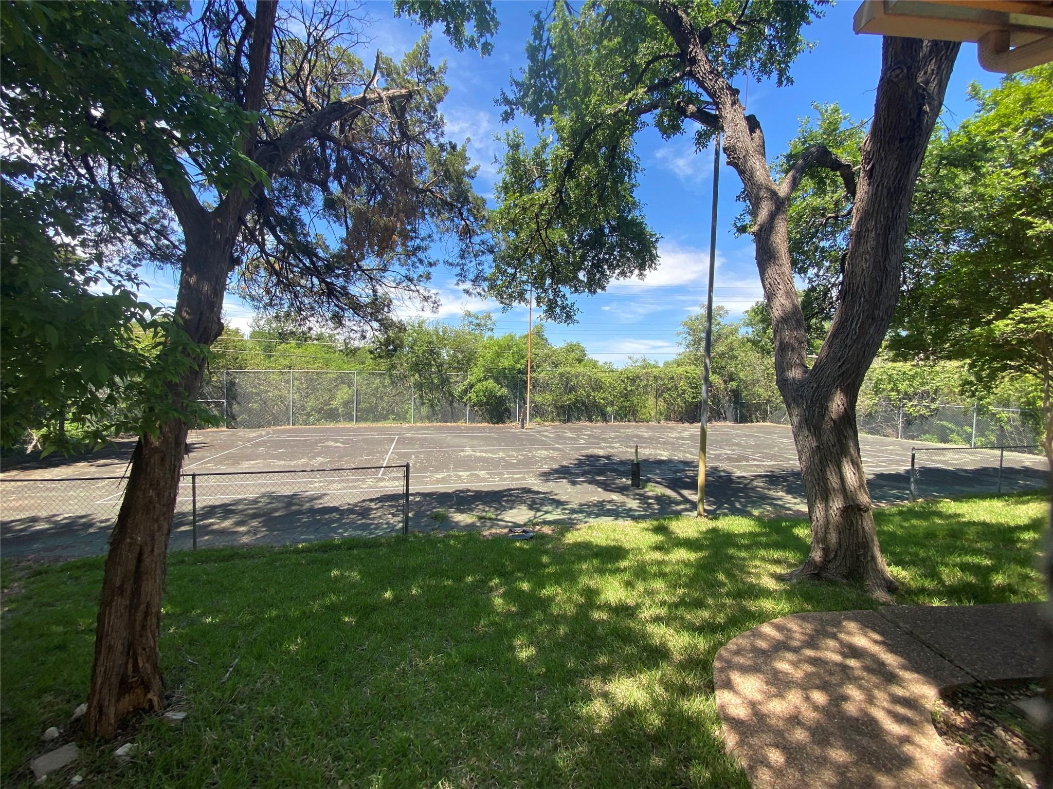 Image 14 of 18 For 8910 Wildridge Dr