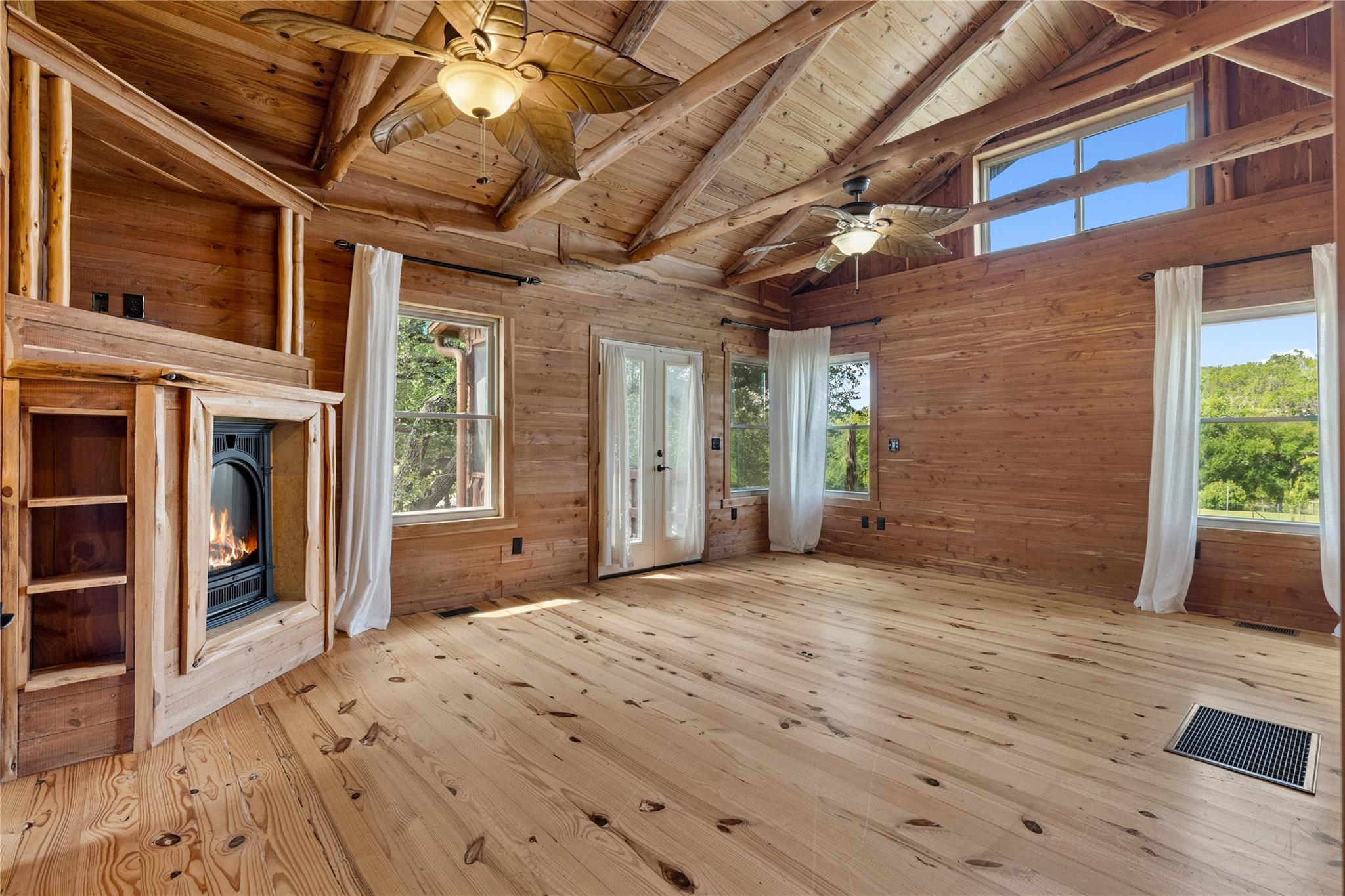 Image 12 of 40 For 4032 Ranch Road 3232