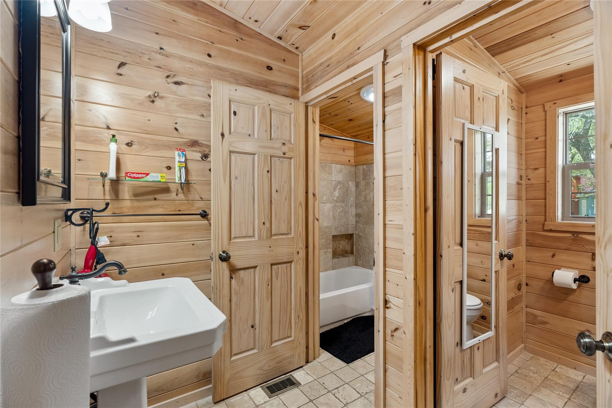 Image 25 of 40 For 4032 Ranch Road 3232