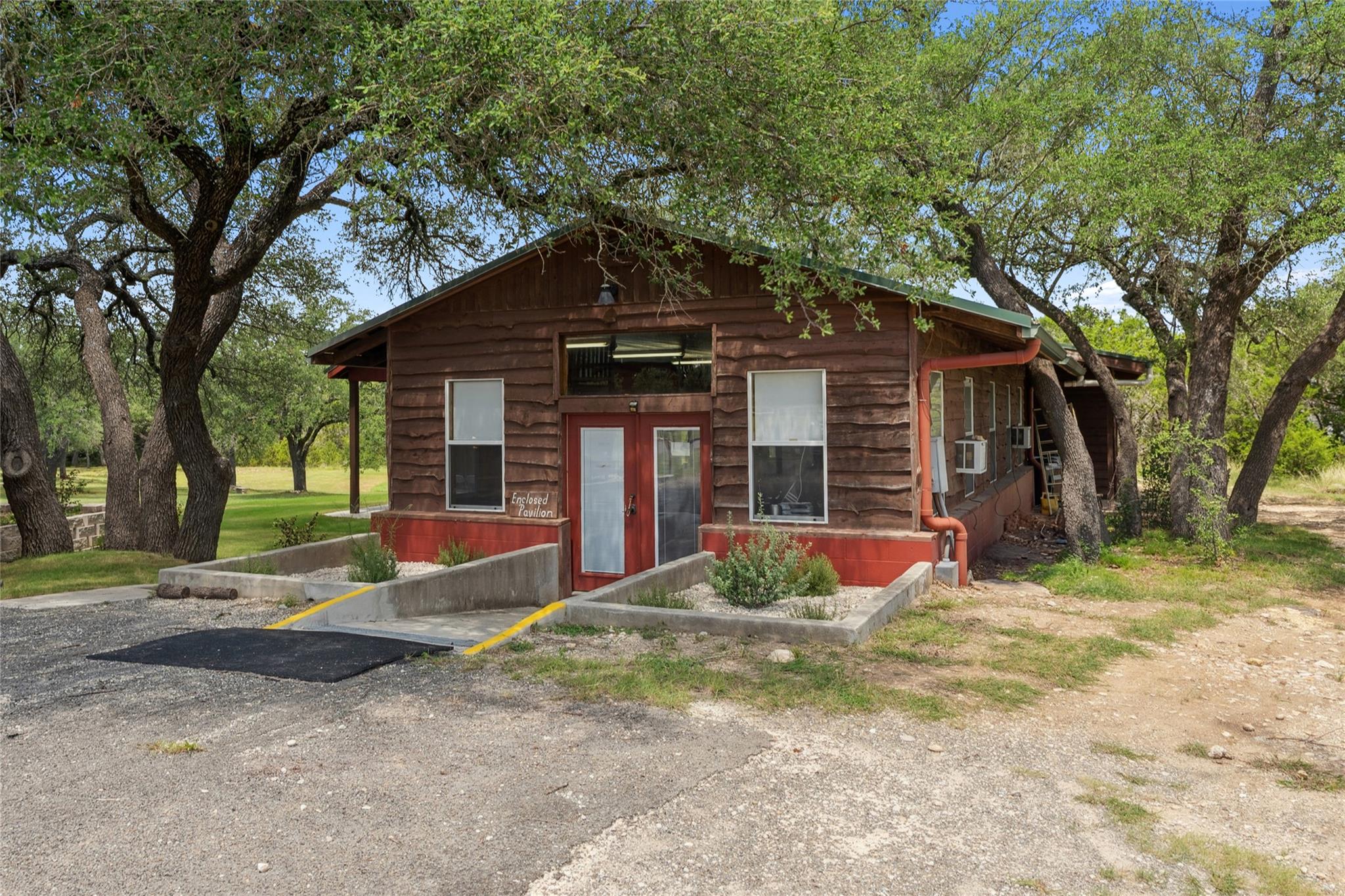 Image 28 of 40 For 4032 Ranch Road 3232