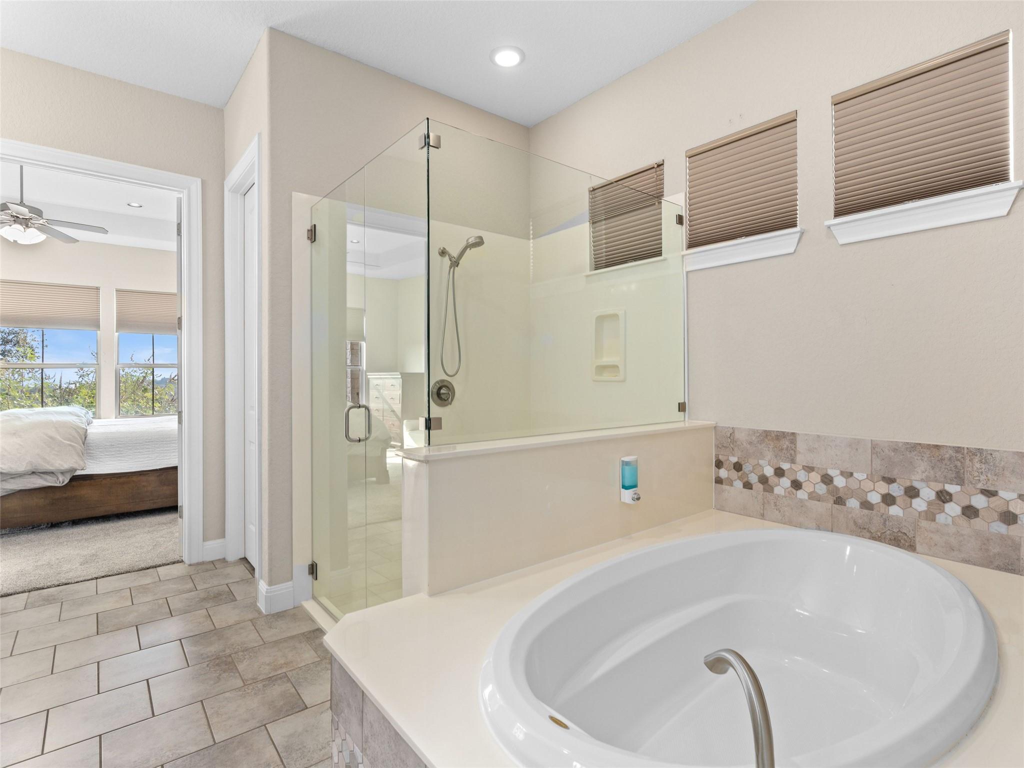 Image 15 of 39 For 1651 Lake Ridge Blvd