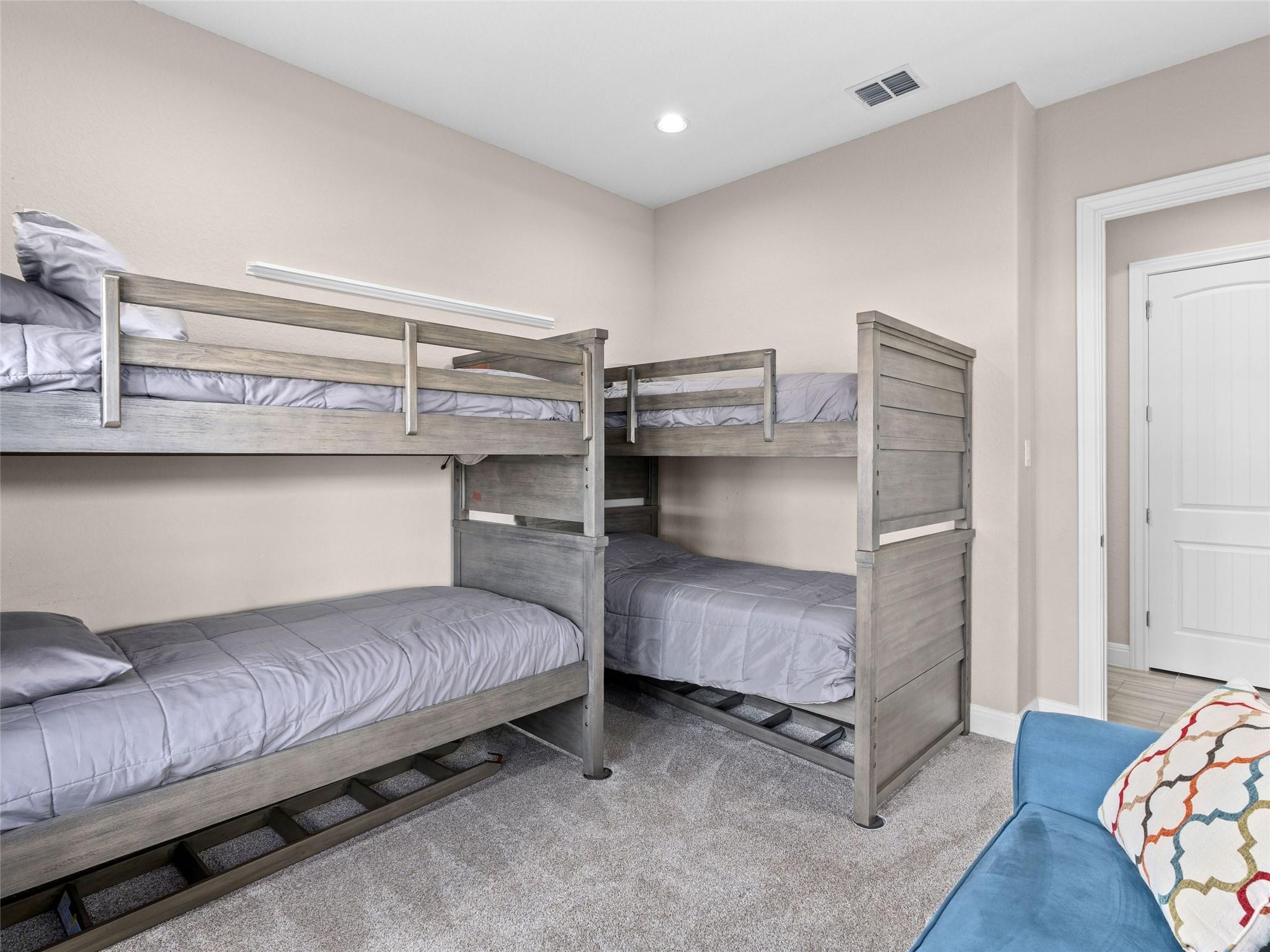 Image 18 of 39 For 1651 Lake Ridge Blvd