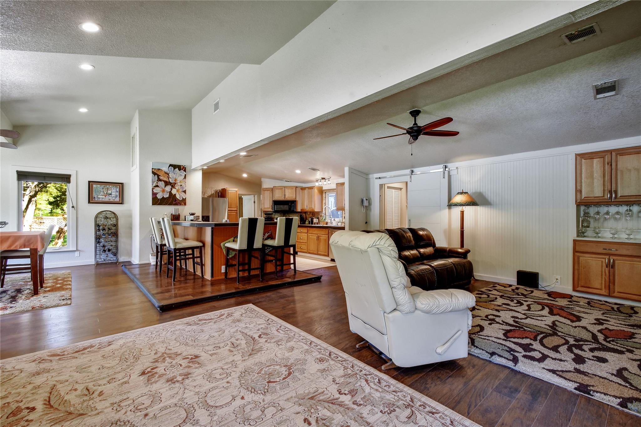 Image 5 of 36 For 1340 Hinch Dr