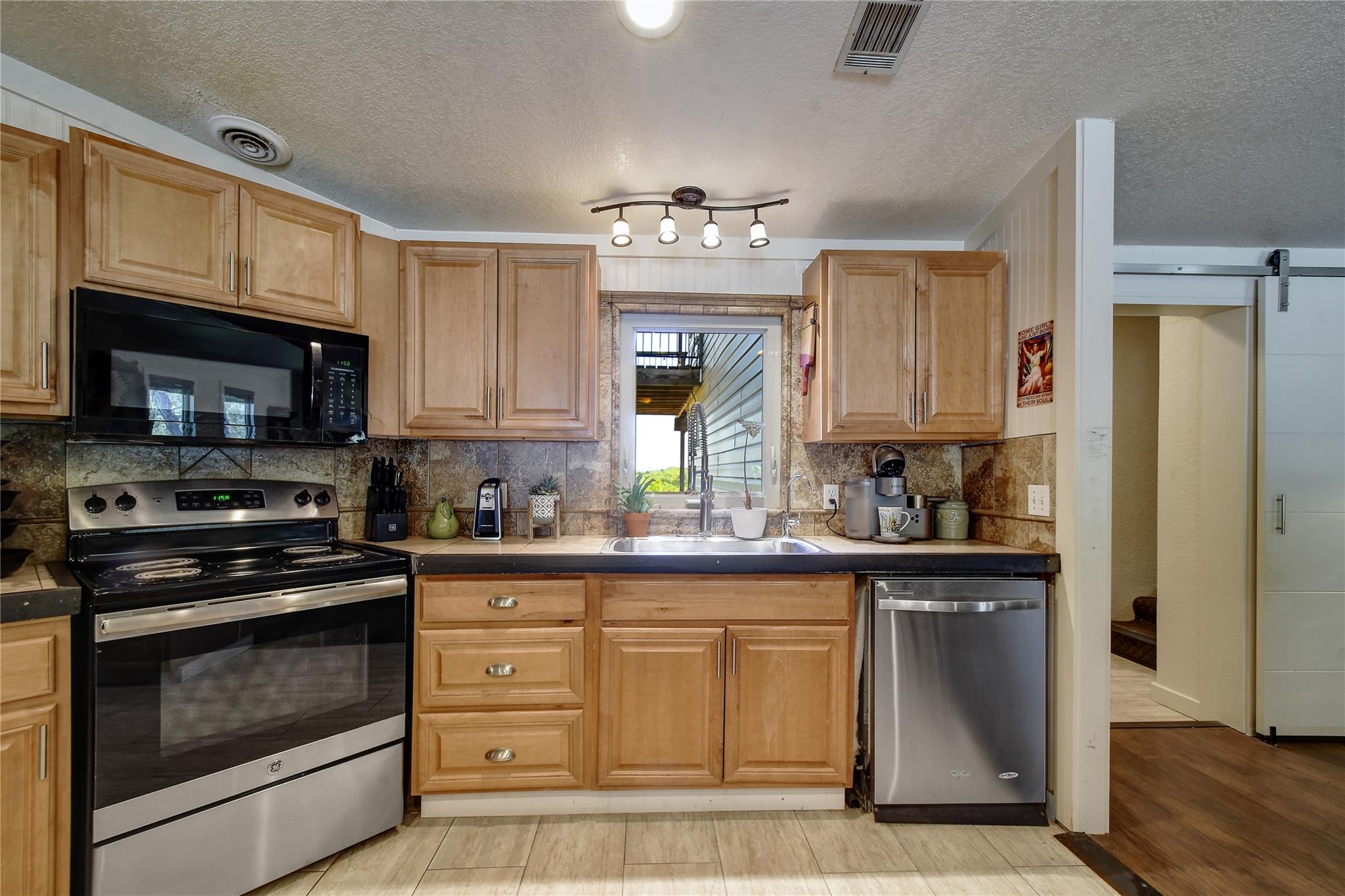 Image 8 of 36 For 1340 Hinch Dr