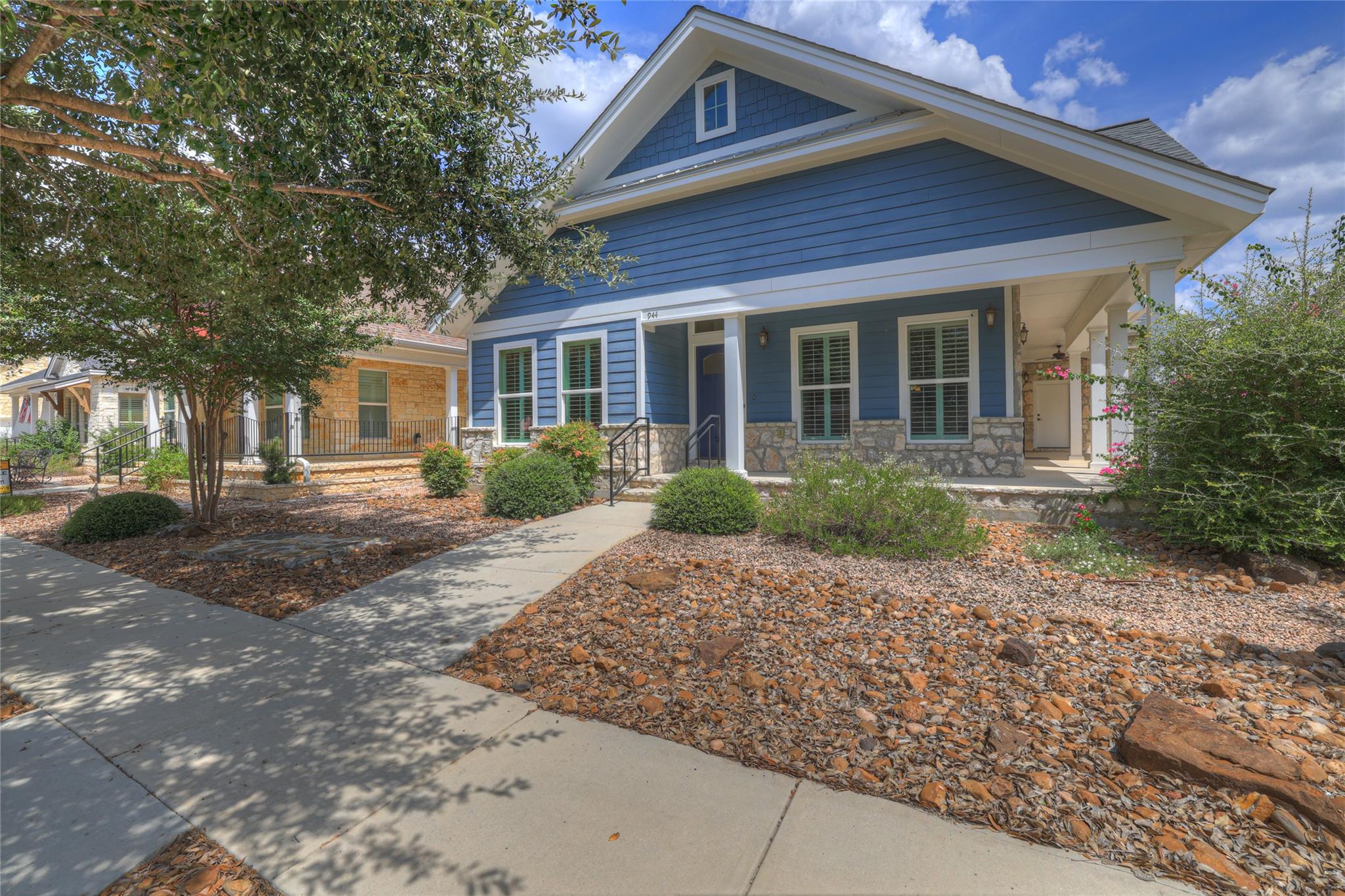 Image 2 of 31 For 944 Hudson Ln