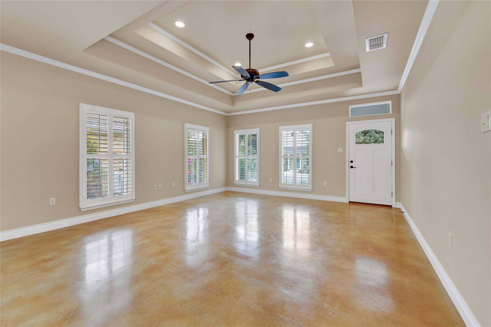 Image 4 of 31 For 944 Hudson Ln