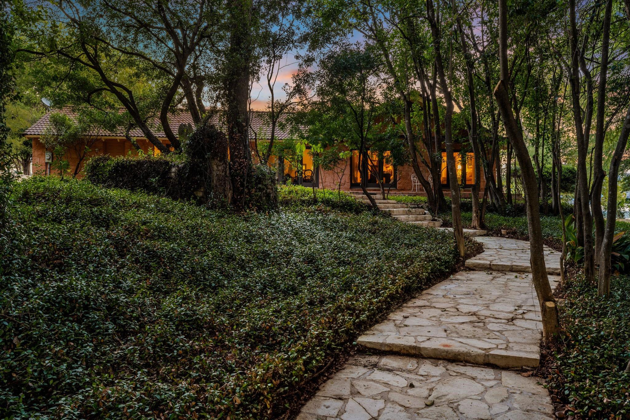 Image 6 of 26 For 1700 Lakeshore Dr