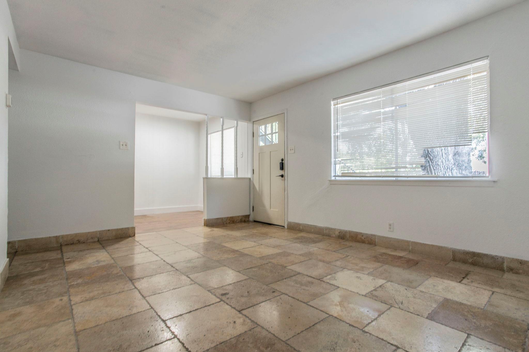 Image 3 of 15 For 104 Prestwick Blvd