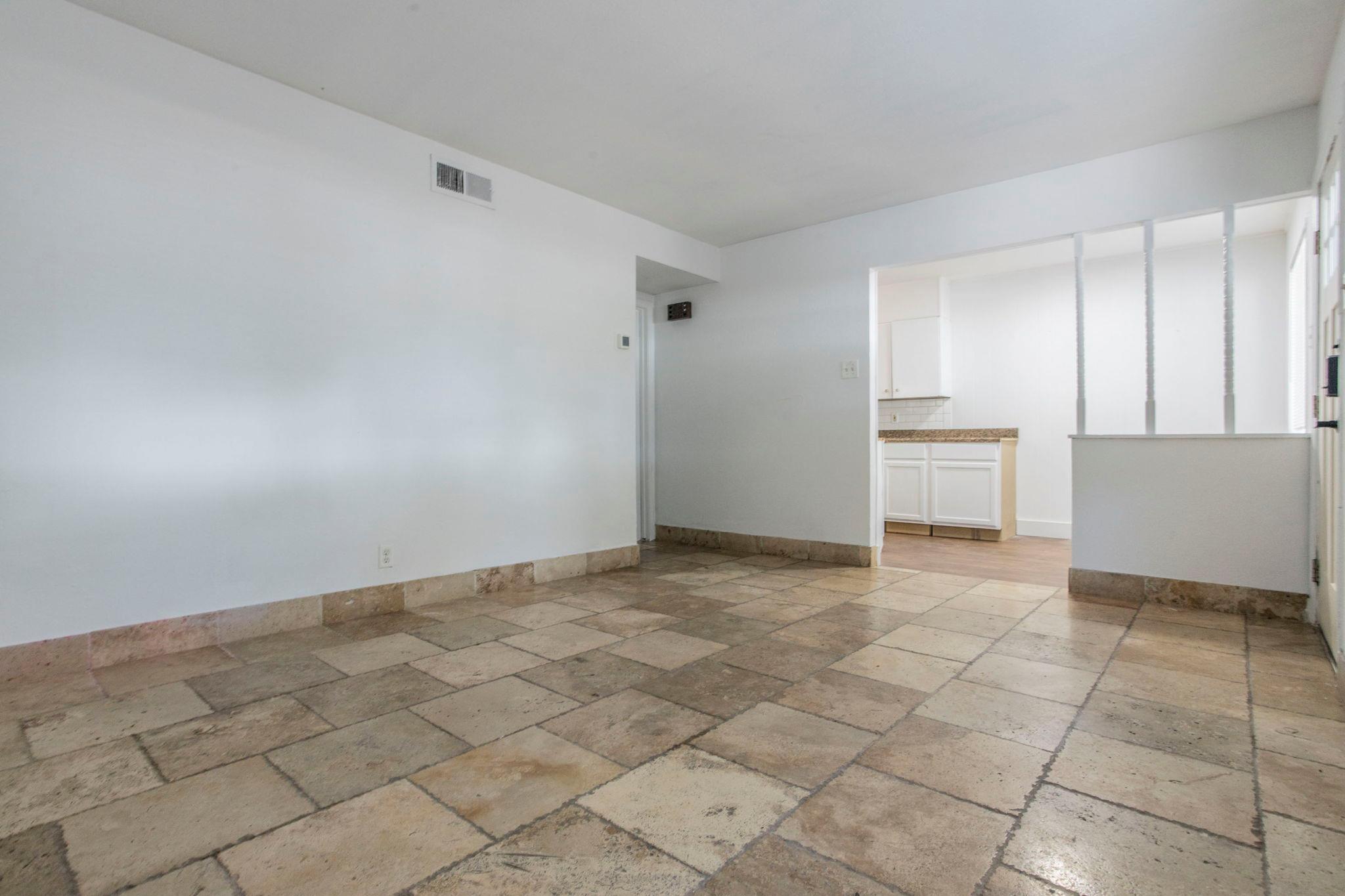 Image 4 of 15 For 104 Prestwick Blvd