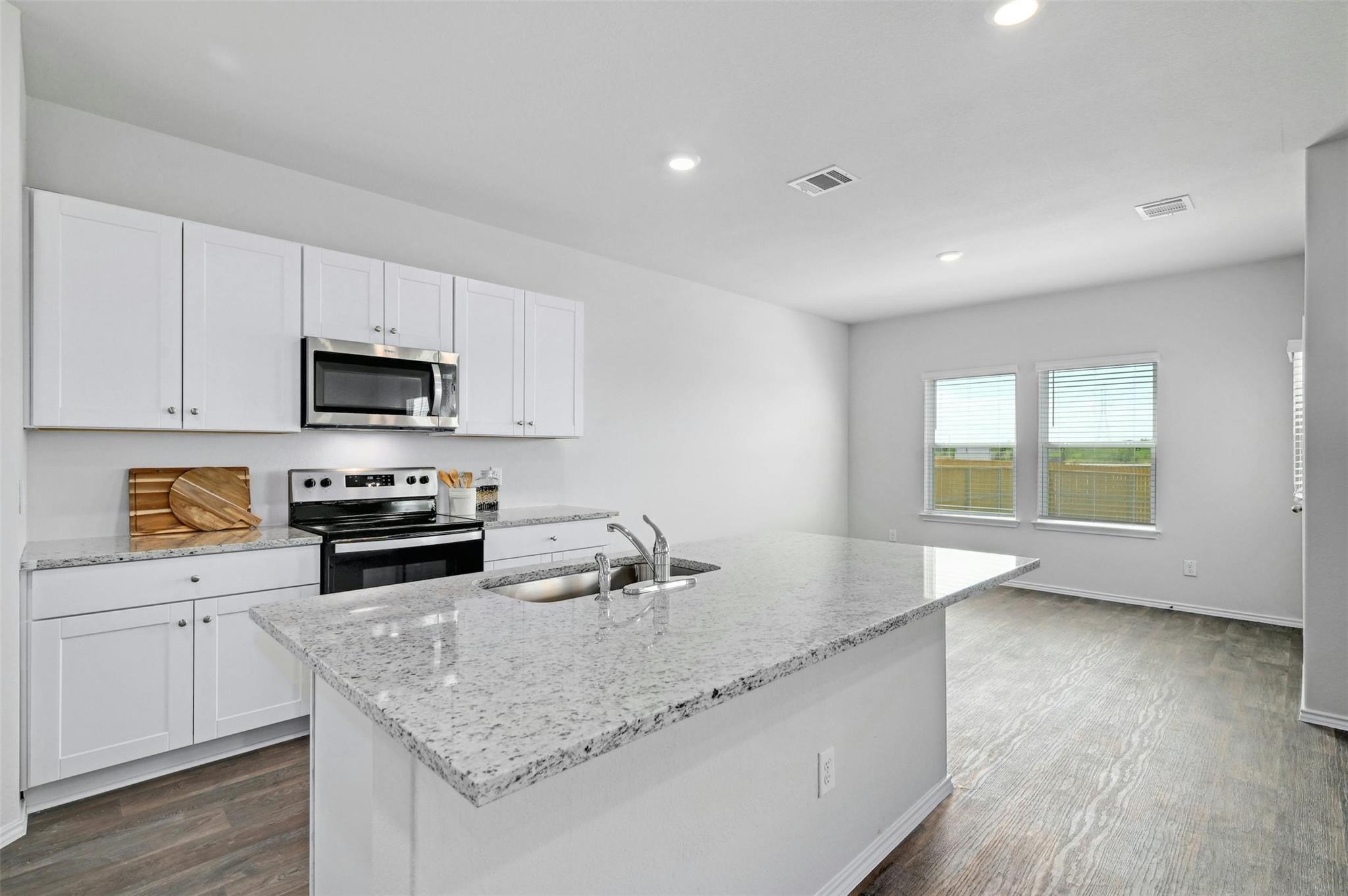 Image 7 of 33 For 4816 Cork Crossing