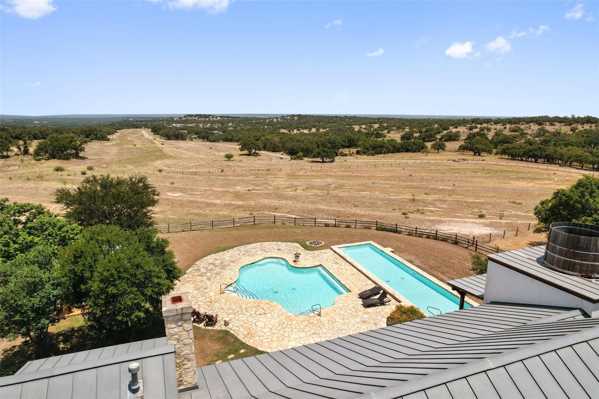 Image 9 of 38 For 140 Lantana Dr