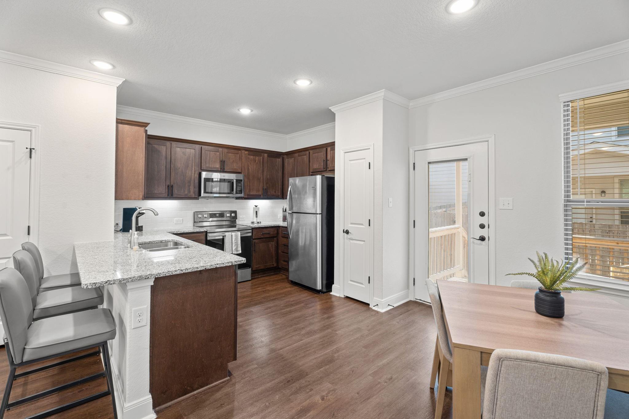 Image 7 of 35 For 10319 Lynwood Br 101