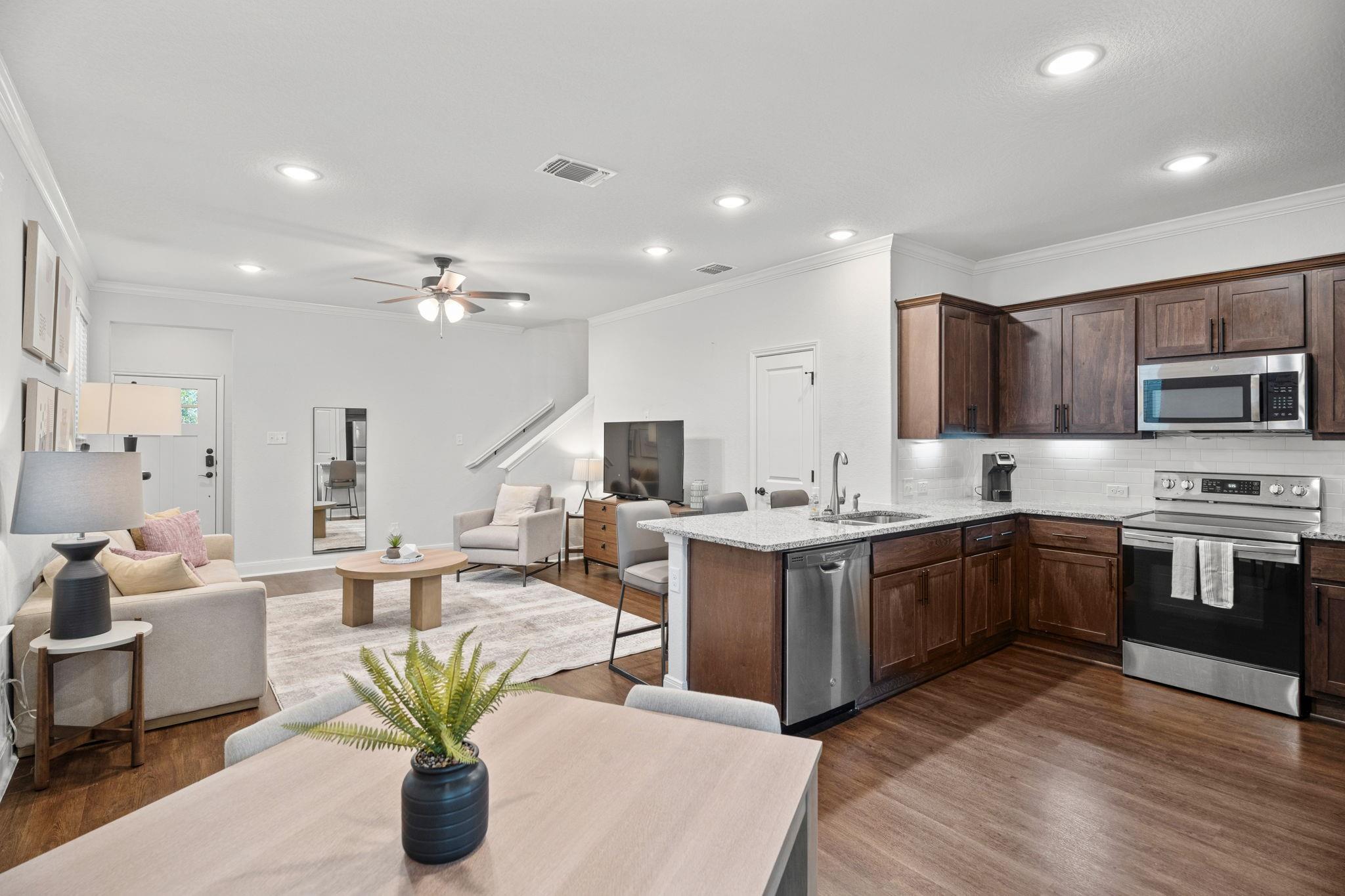 Image 8 of 35 For 10319 Lynwood Br 101