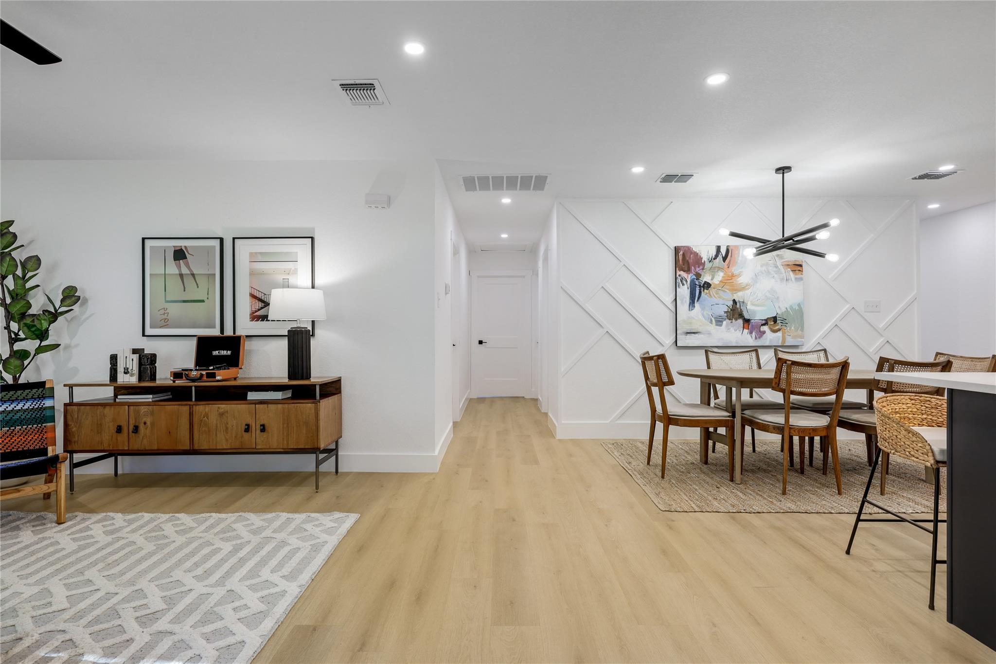 Image 15 of 40 For 813 Cardiff Dr