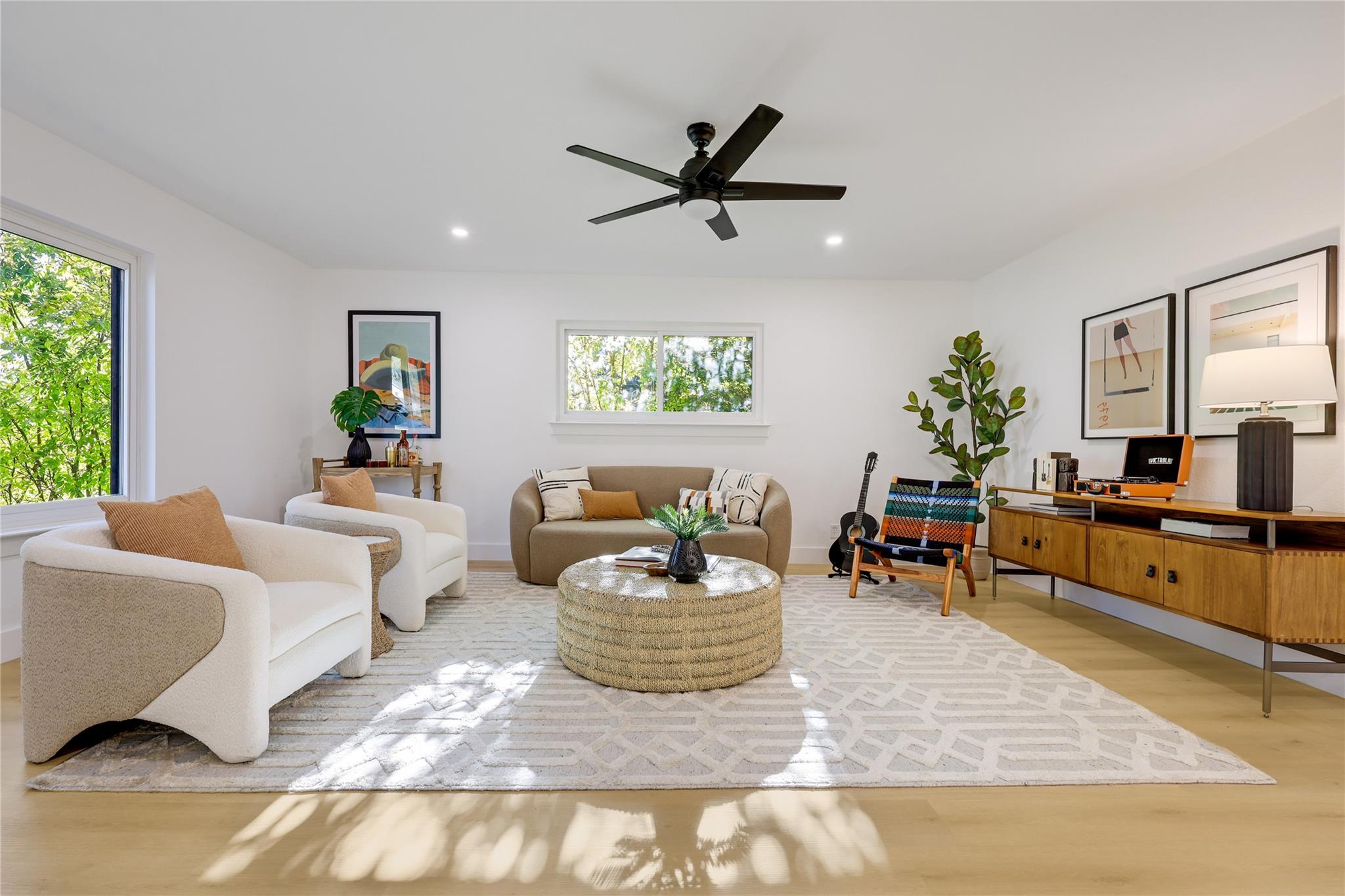 Image 3 of 40 For 813 Cardiff Dr