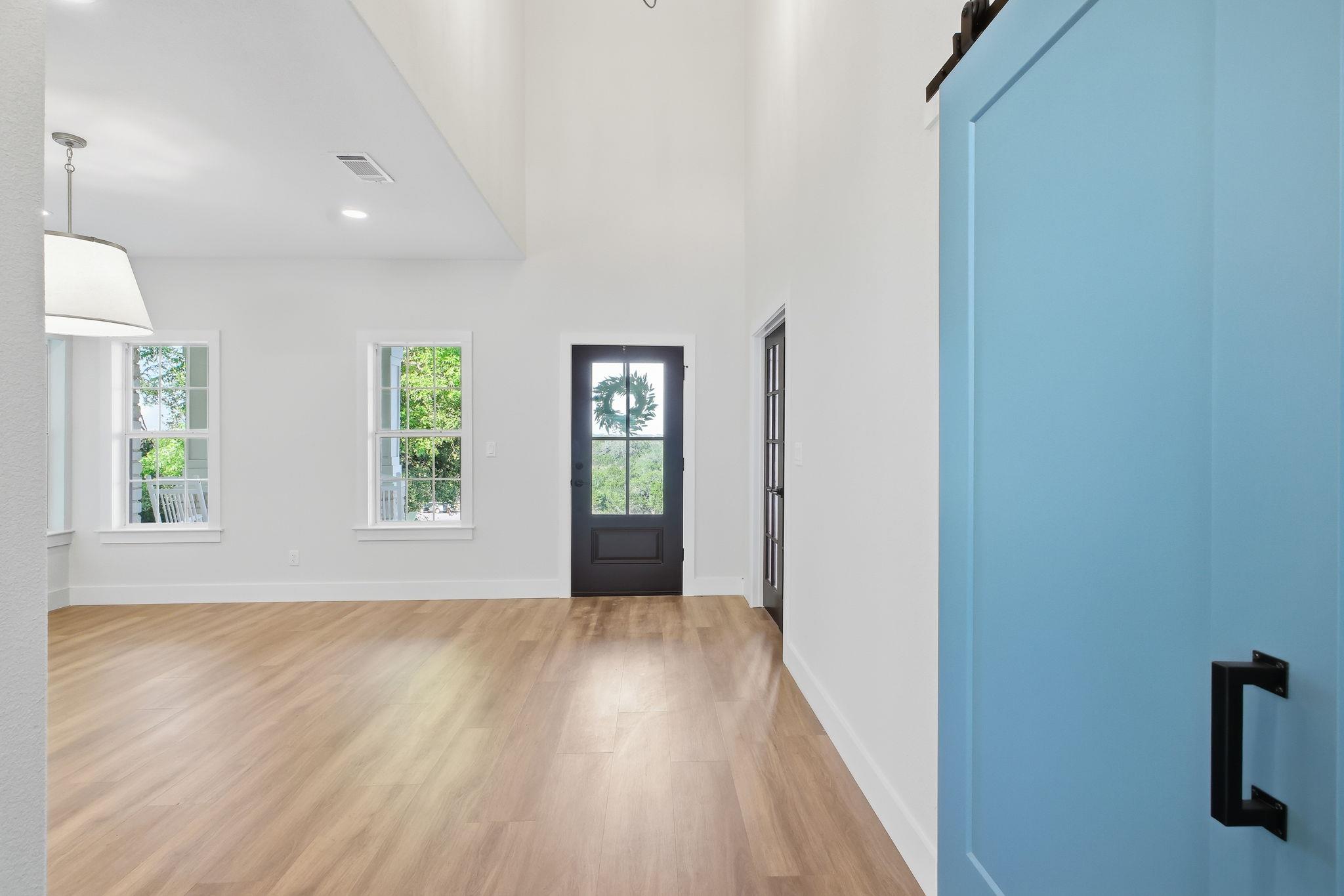 Image 18 of 40 For 3011 River Way