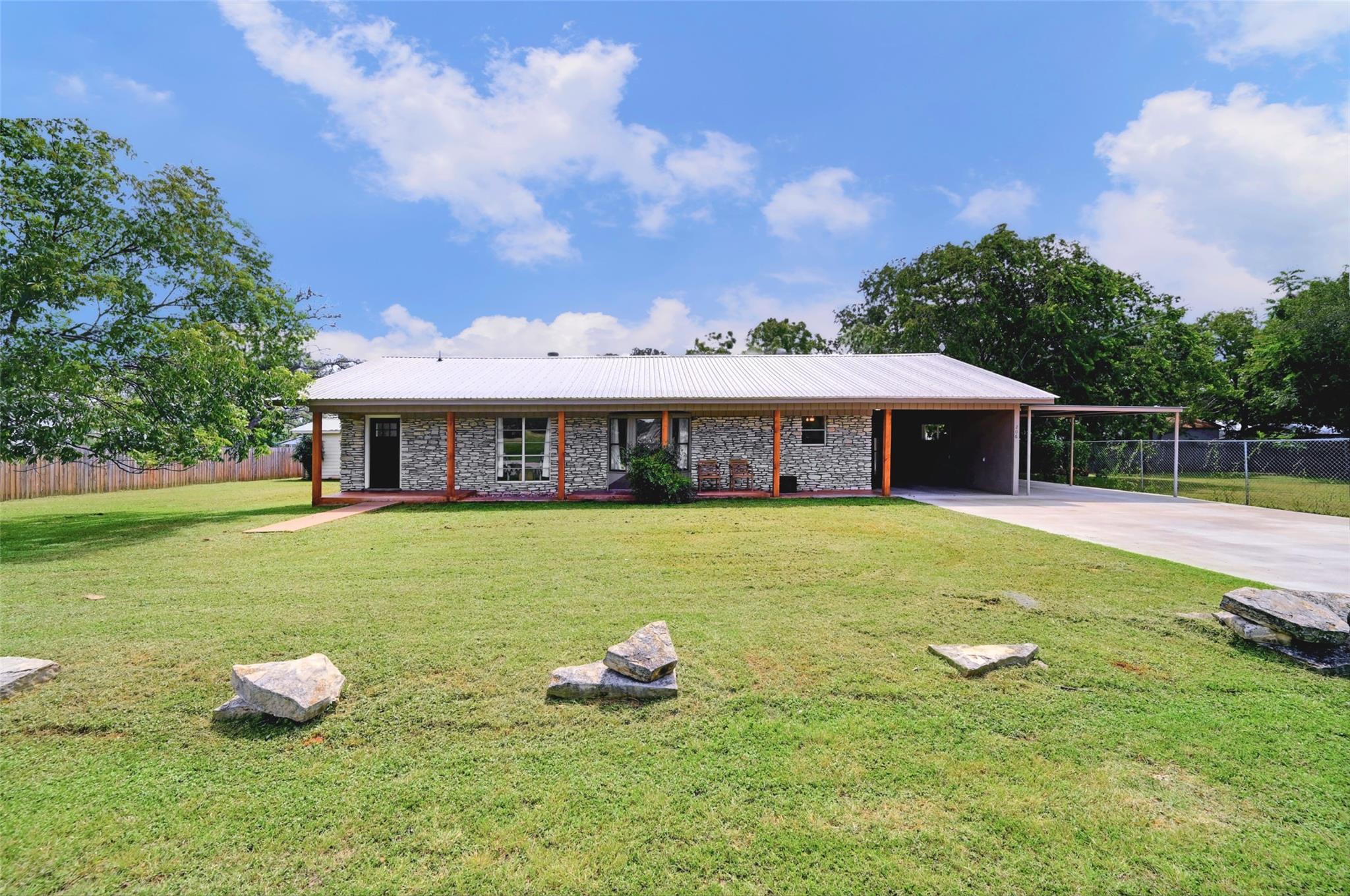 Details for 206 Avenue O, Johnson City, TX 78636