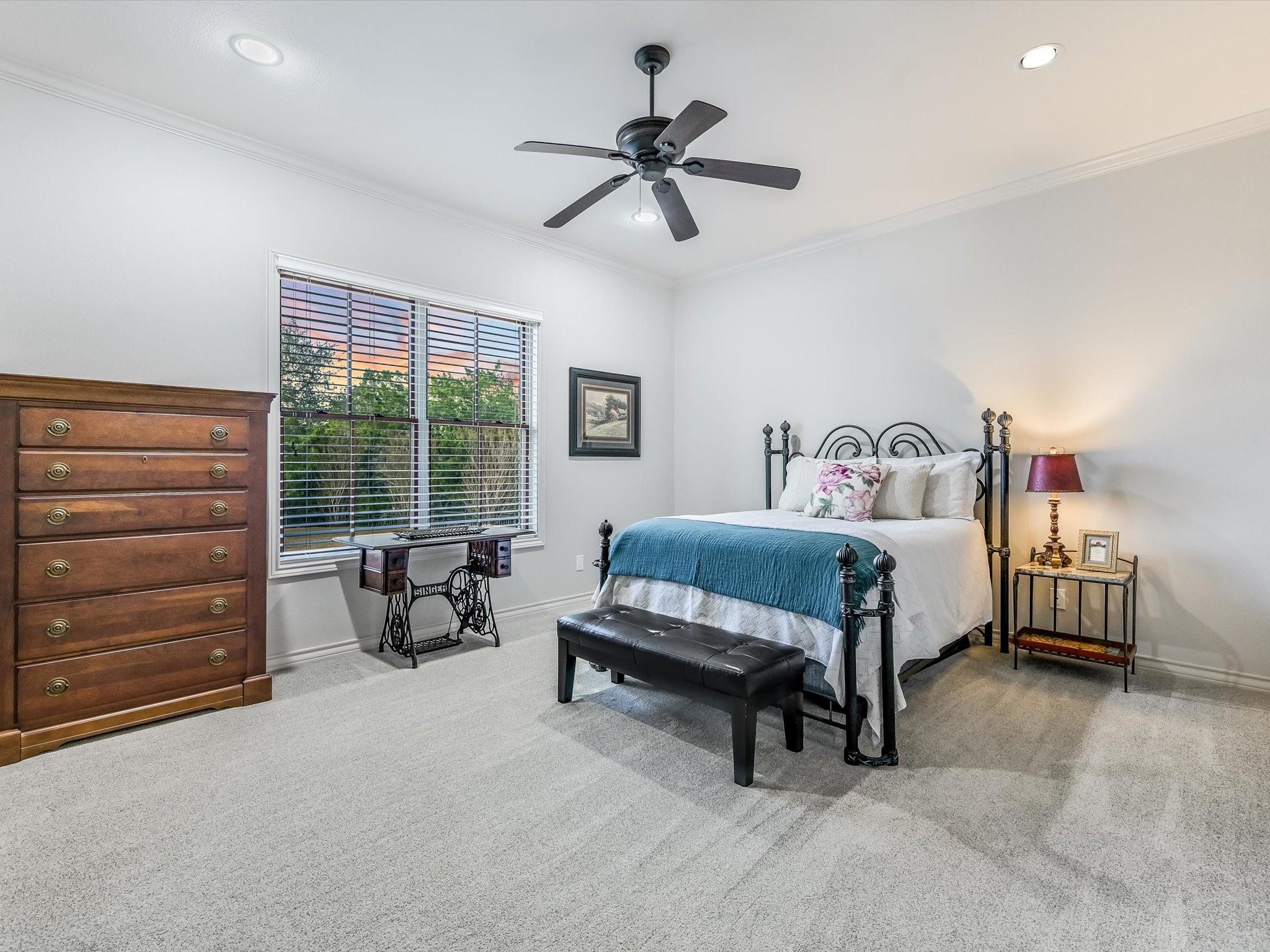 Image 21 of 39 For 139 Regent Pass