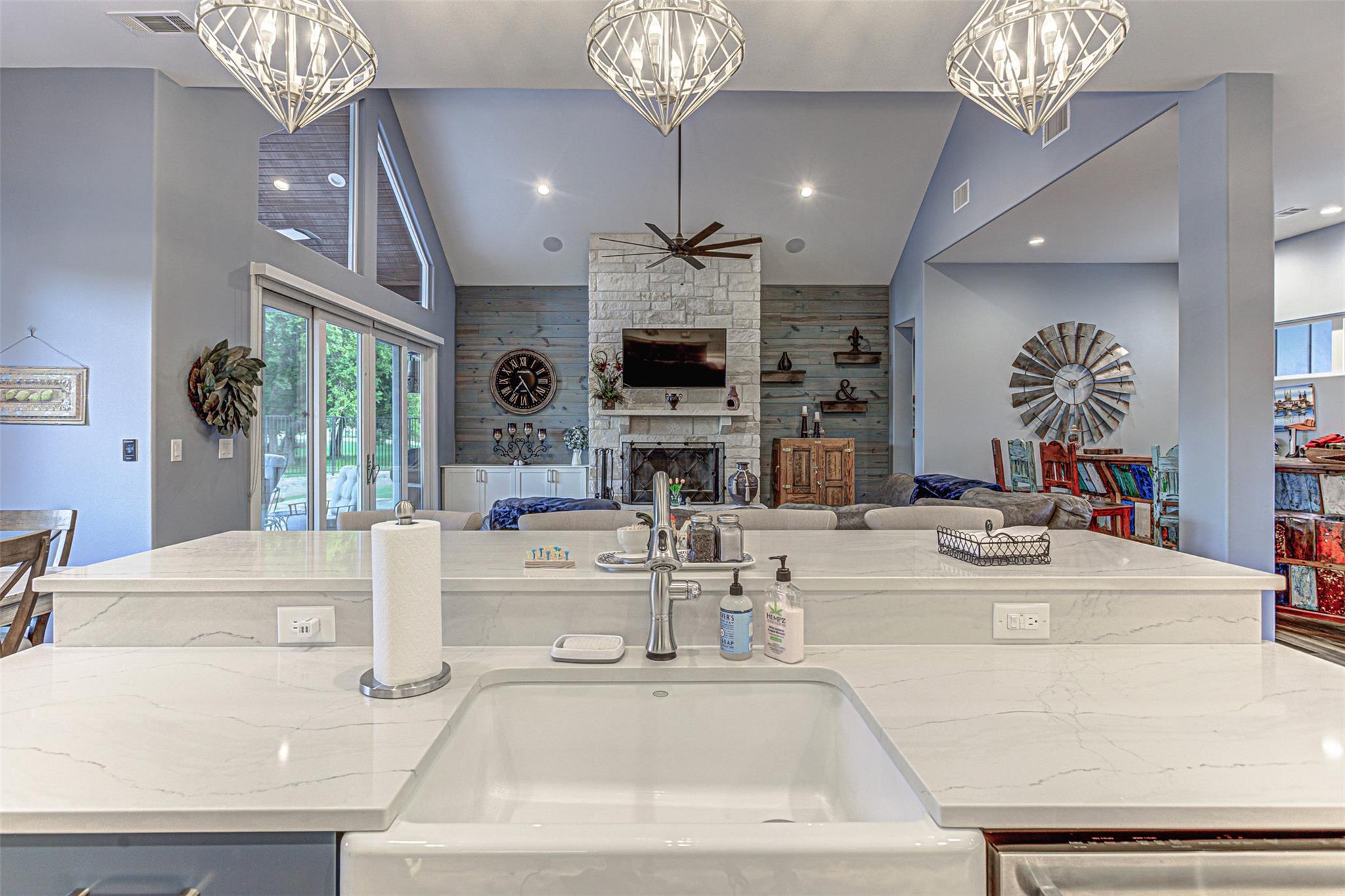 Image 17 of 36 For 3896 Comanche Trl