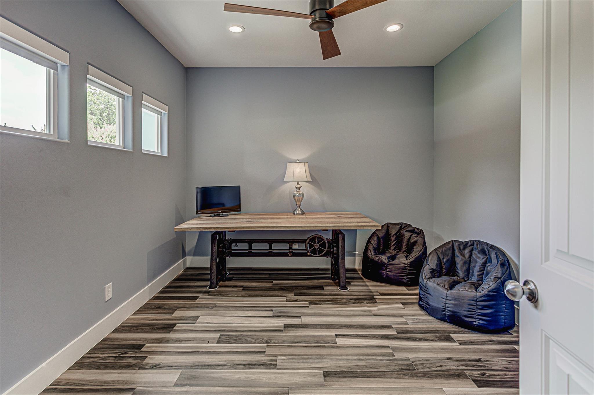 Image 23 of 36 For 3896 Comanche Trl