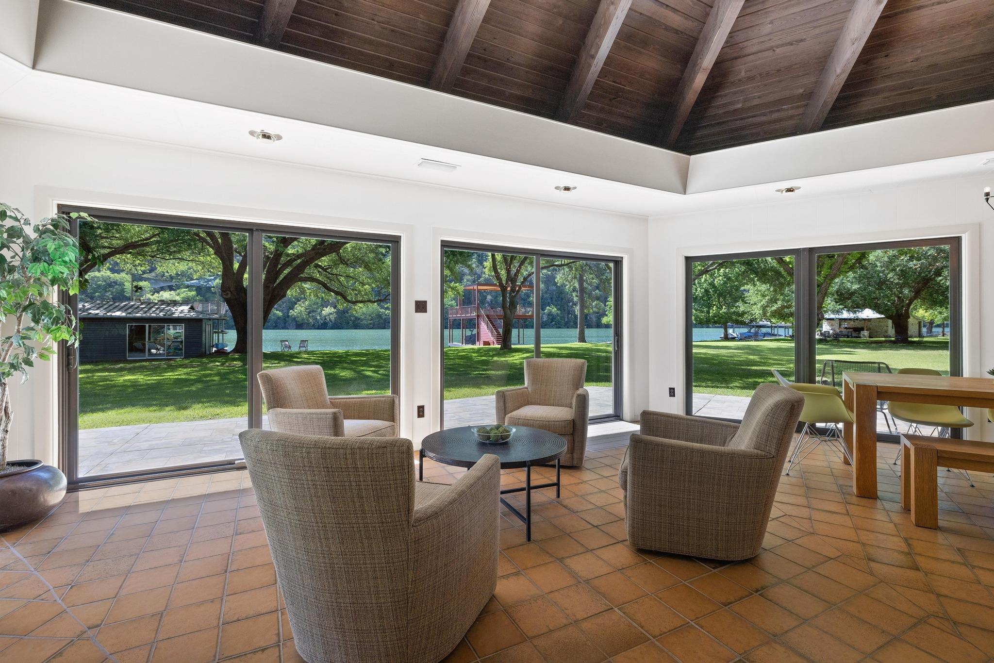 Image 10 of 39 For 2401 Manana St