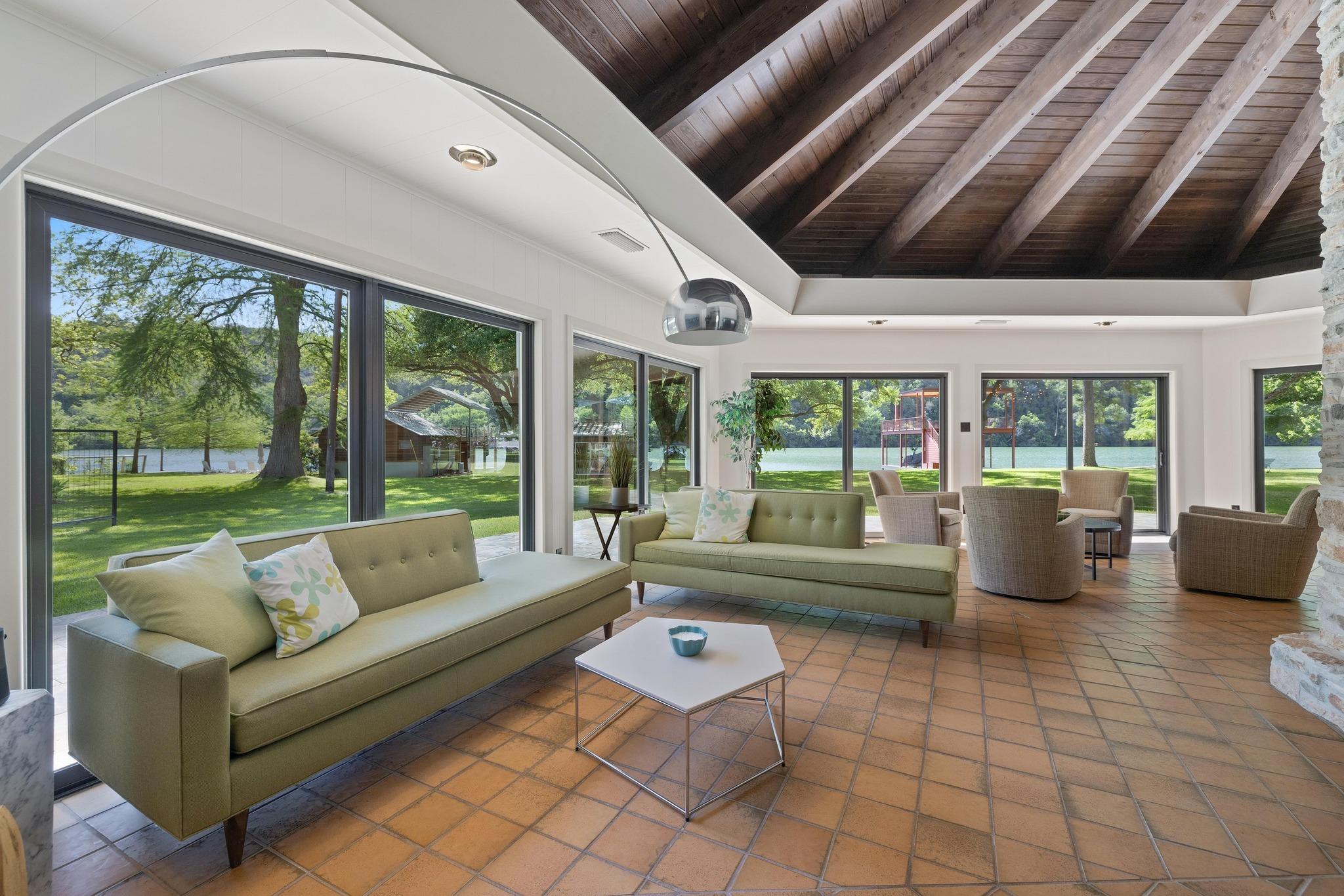 Image 12 of 39 For 2401 Manana St