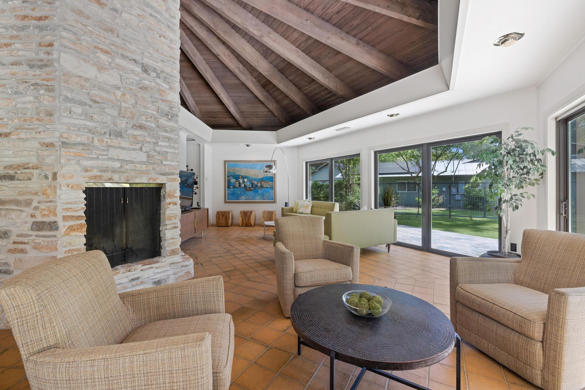 Image 15 of 39 For 2401 Manana St