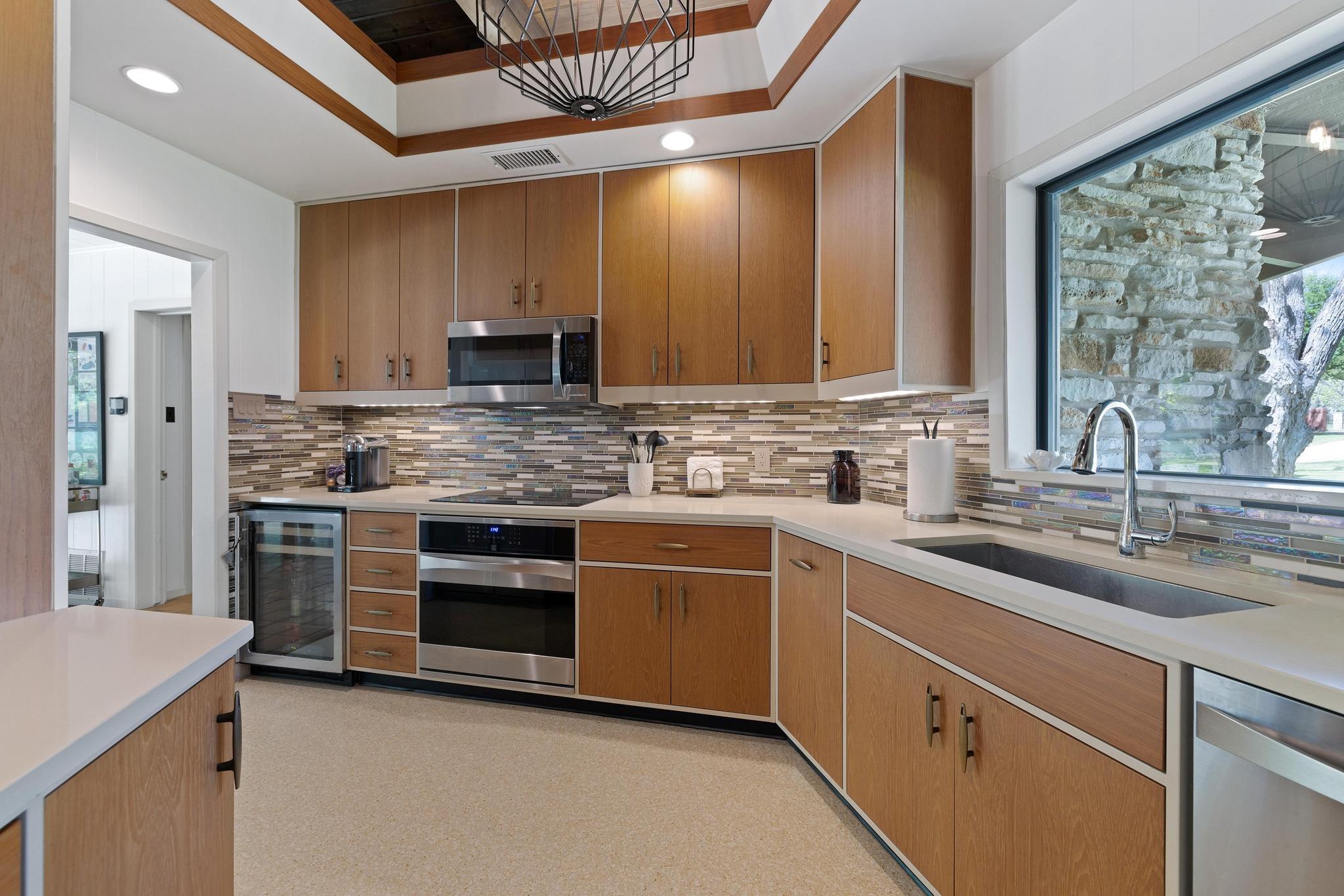 Image 19 of 39 For 2401 Manana St