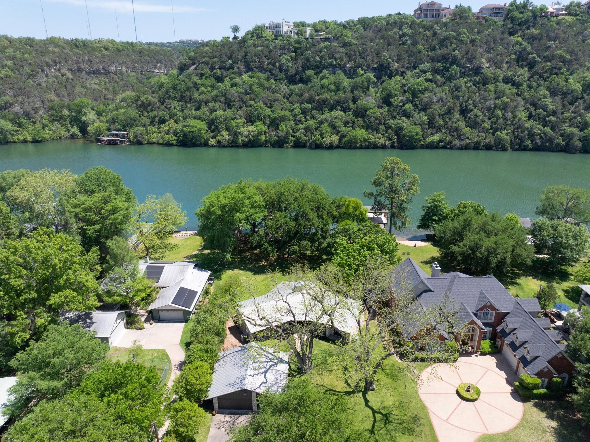 Image 2 of 39 For 2401 Manana St