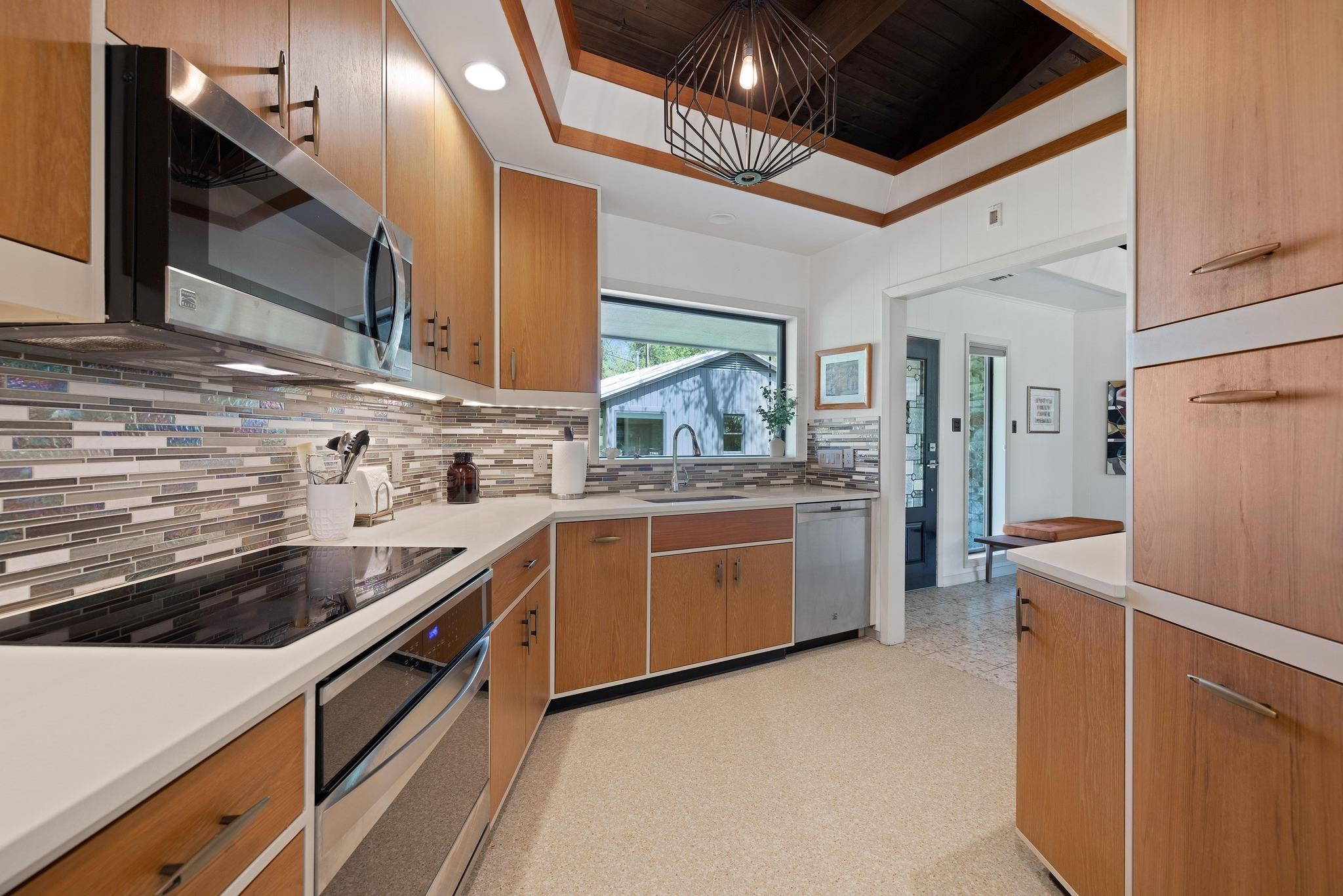 Image 20 of 39 For 2401 Manana St