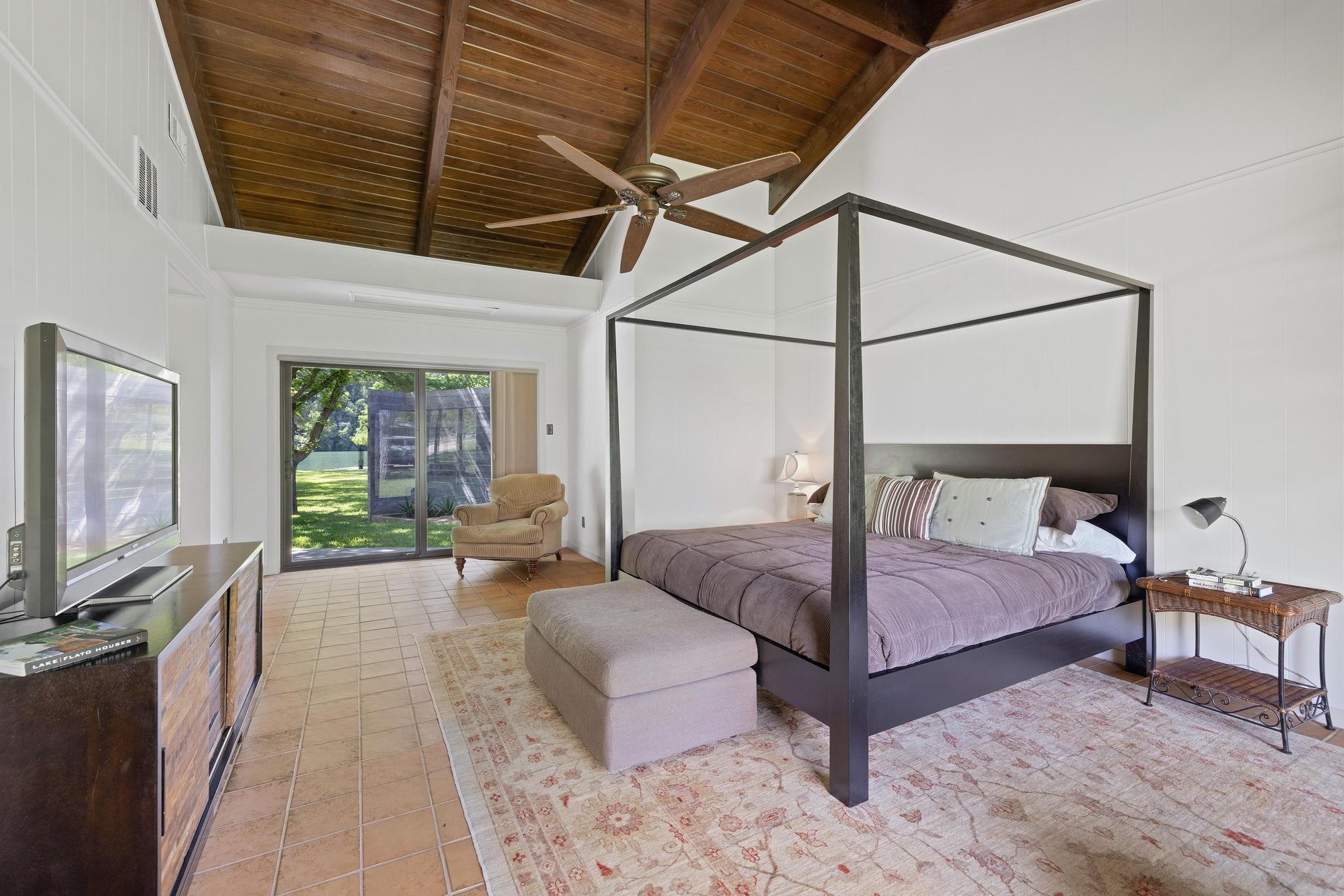 Image 21 of 39 For 2401 Manana St