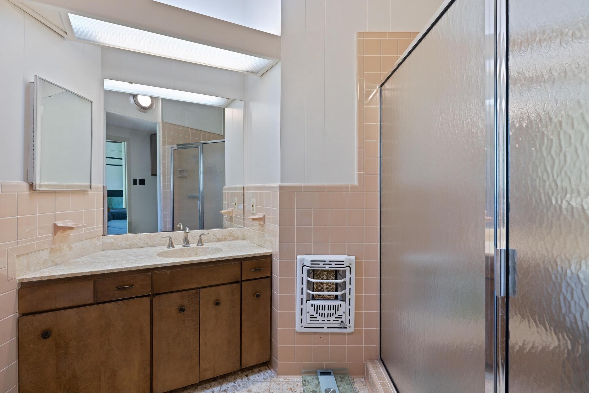 Image 23 of 39 For 2401 Manana St