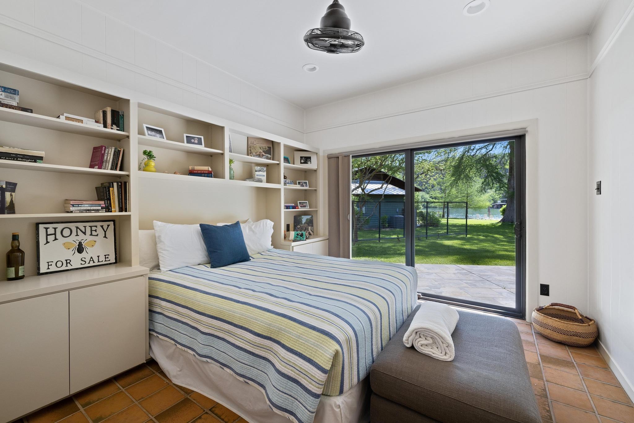 Image 24 of 39 For 2401 Manana St