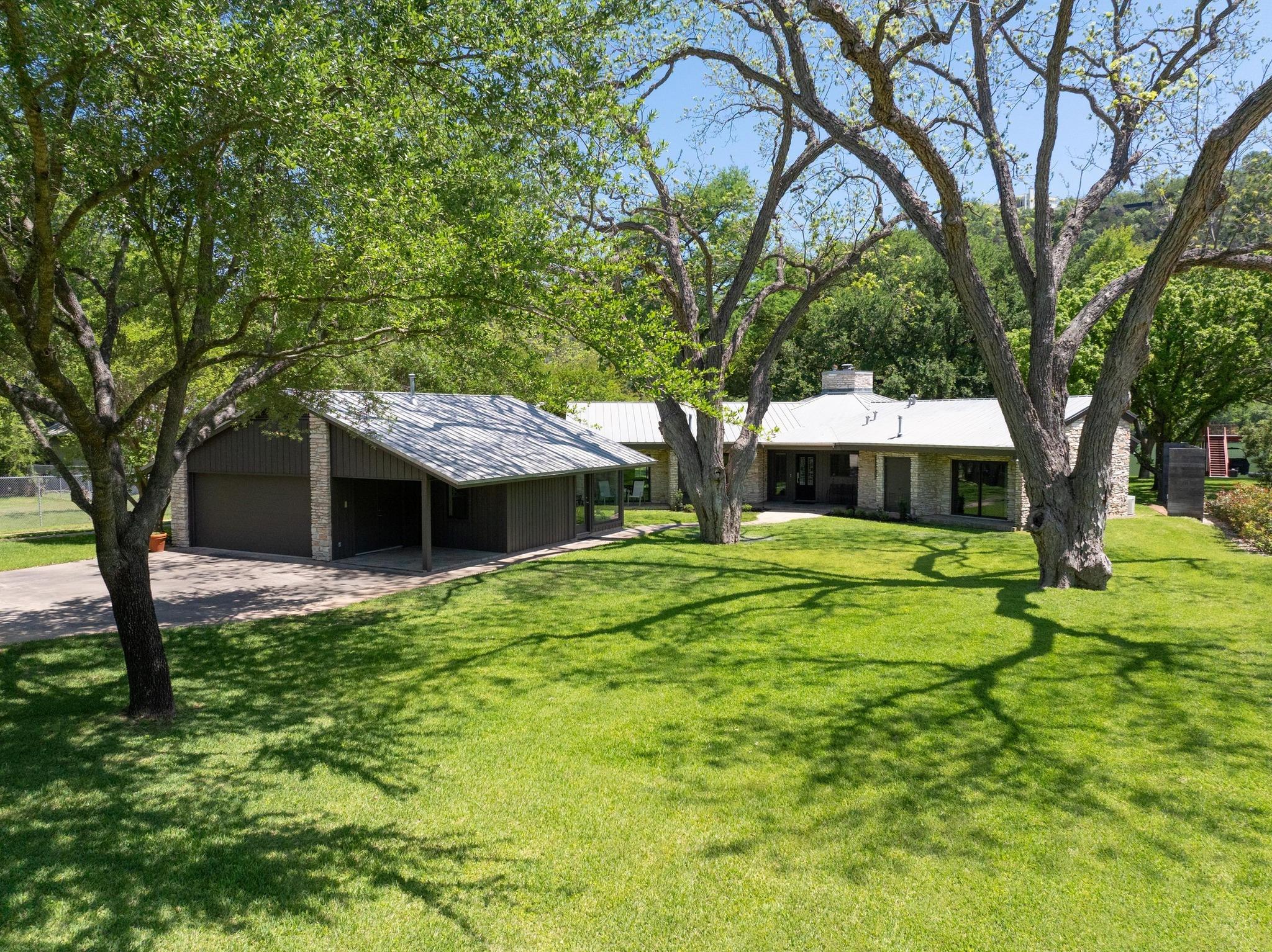 Image 3 of 39 For 2401 Manana St