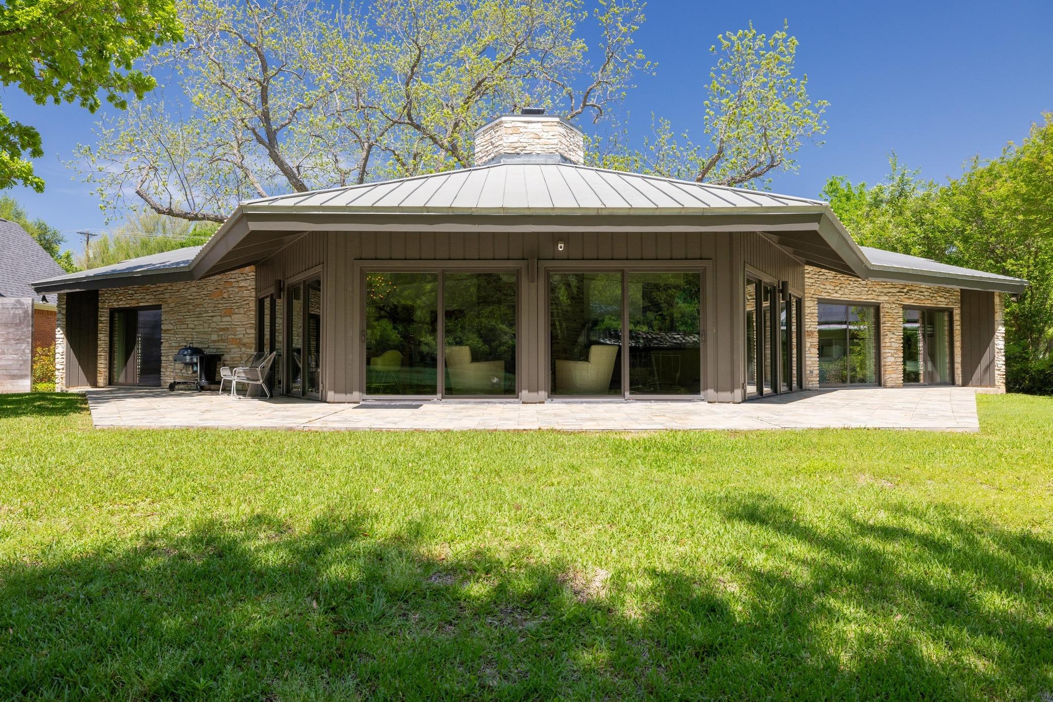 Image 32 of 39 For 2401 Manana St