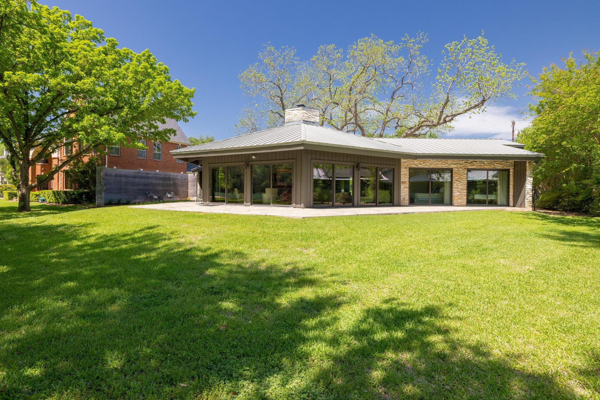 Image 33 of 39 For 2401 Manana St