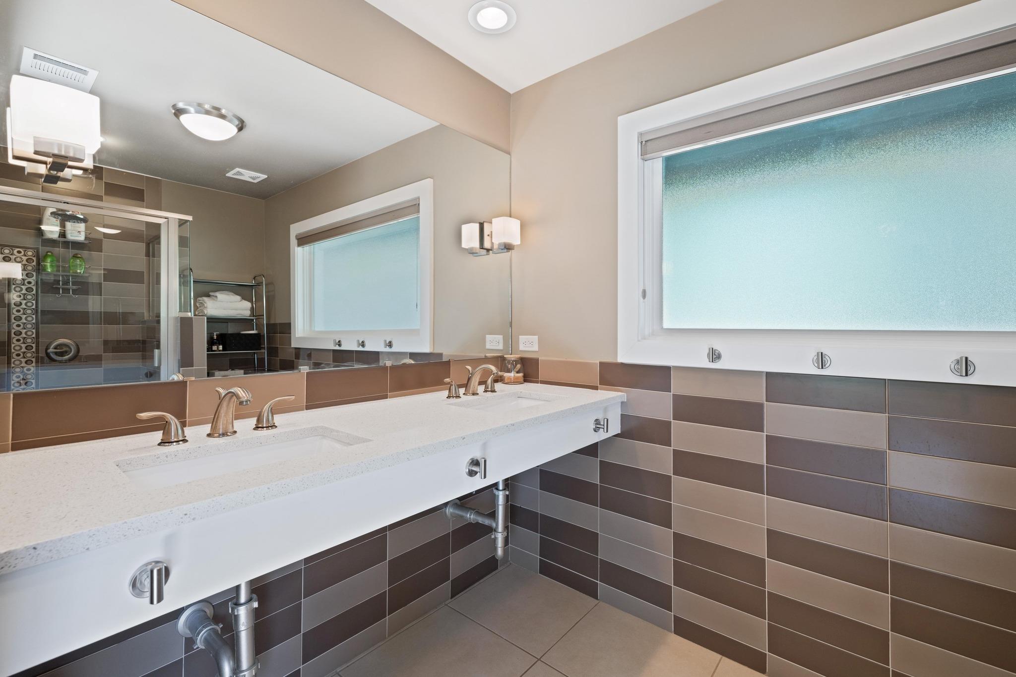 Image 36 of 39 For 2401 Manana St