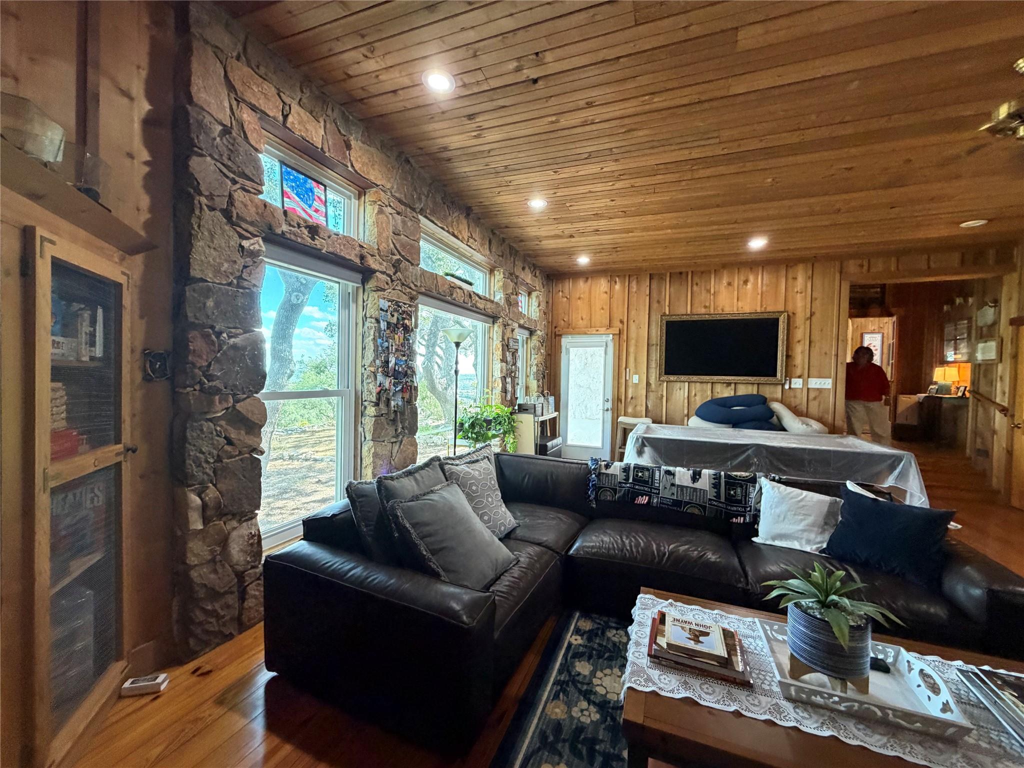 Image 17 of 33 For 2755 Skyline Dr