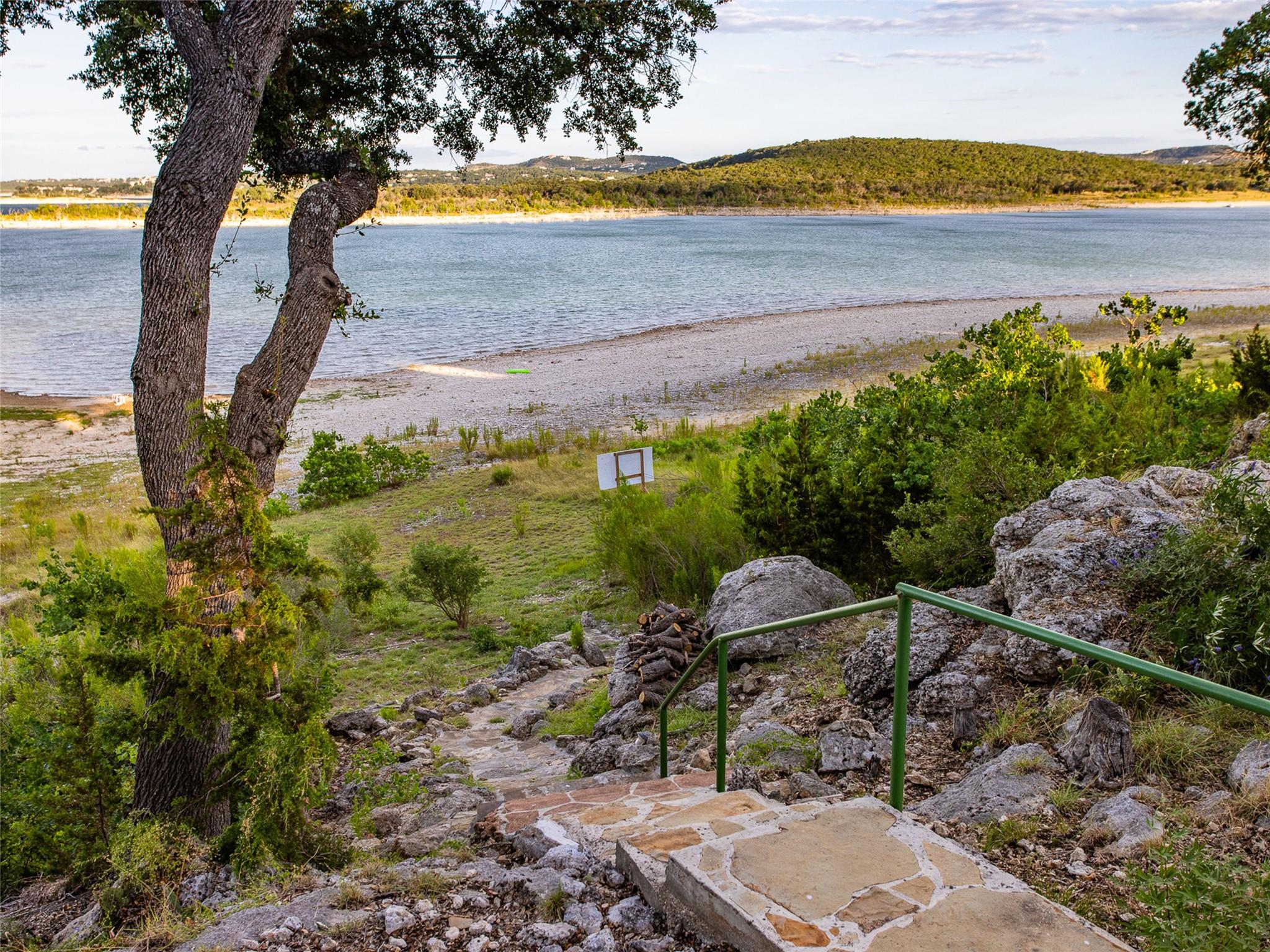 Image 8 of 40 For 874 Lakebreeze Dr