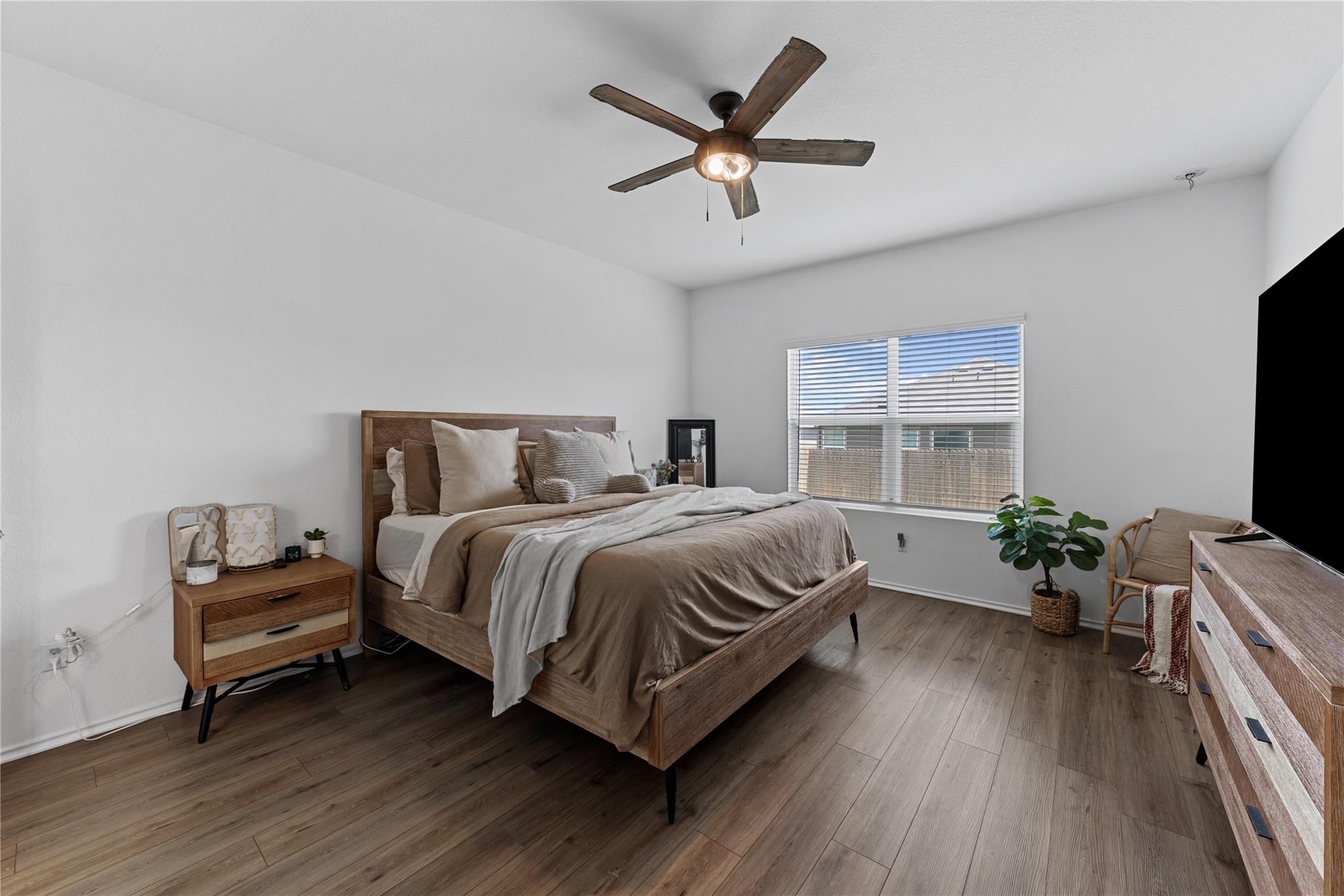 Image 17 of 38 For 129 Rowdy Yates Way