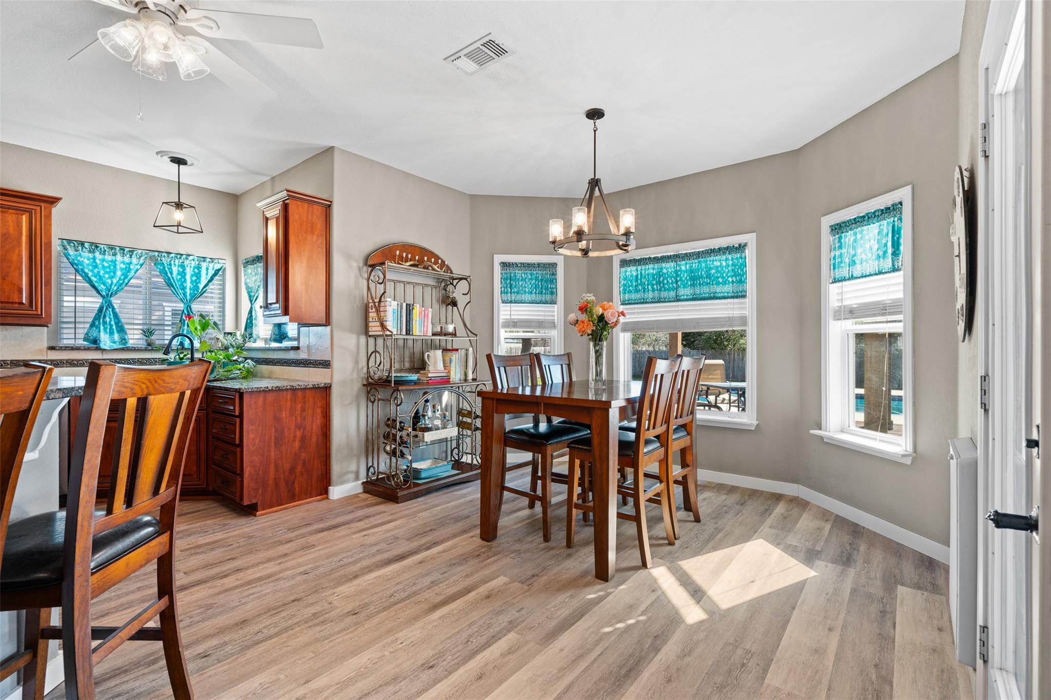 Image 16 of 35 For 1536 Kings Ranch Rd