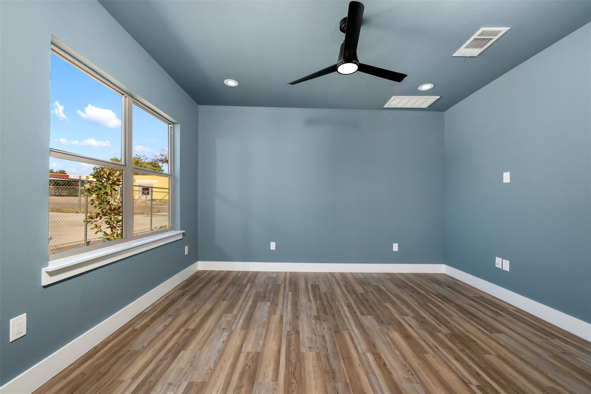 Image 21 of 34 For 1205 Avenue G