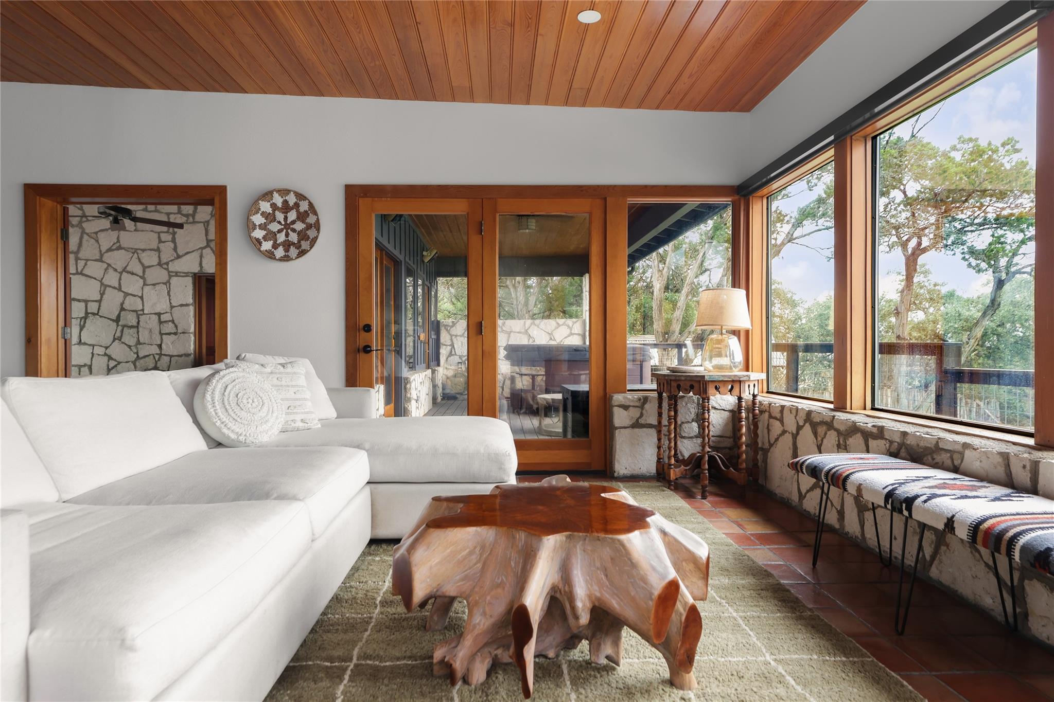 Image 16 of 38 For 19745 Lakehurst Loop