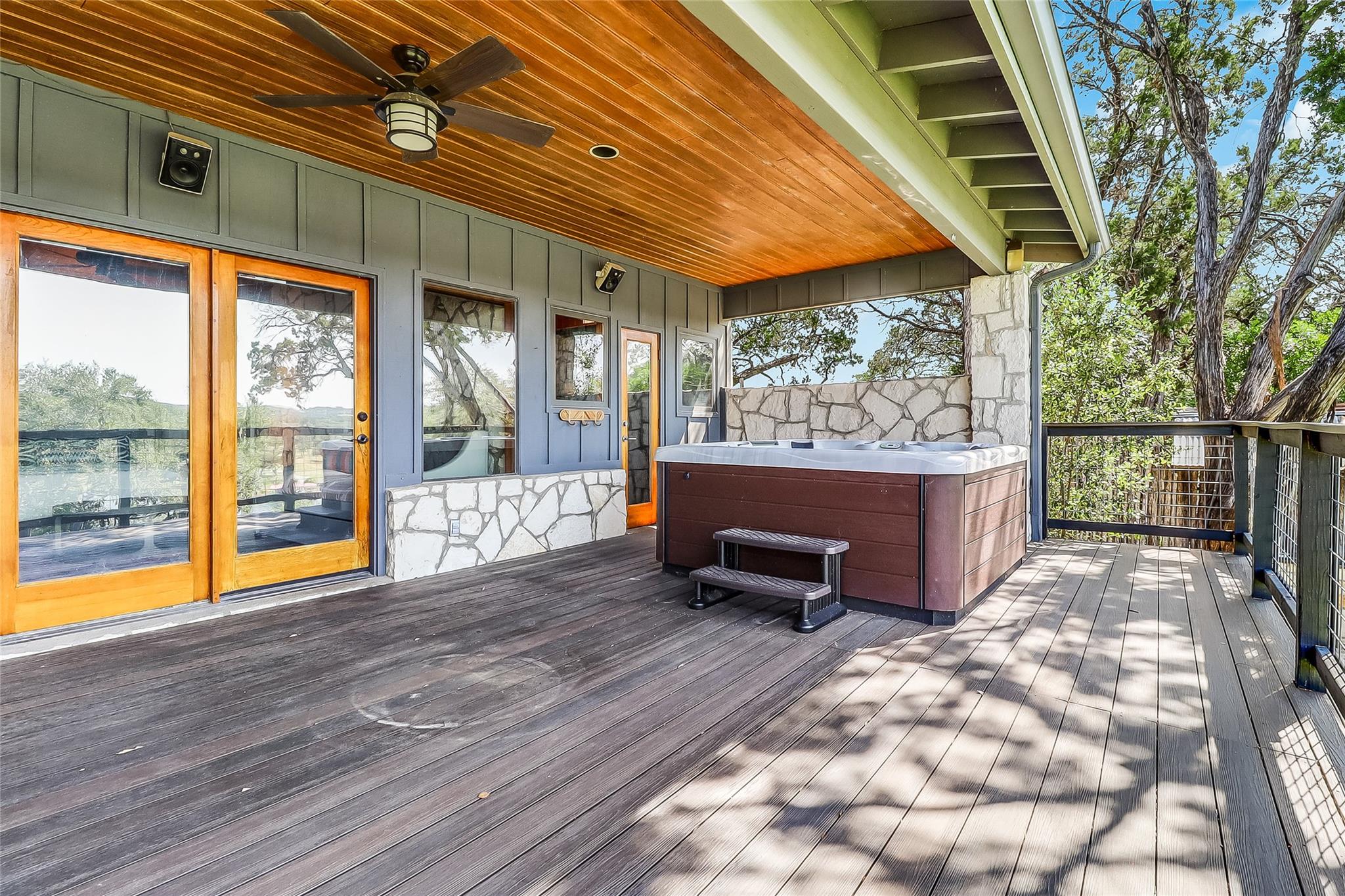 Image 21 of 38 For 19745 Lakehurst Loop