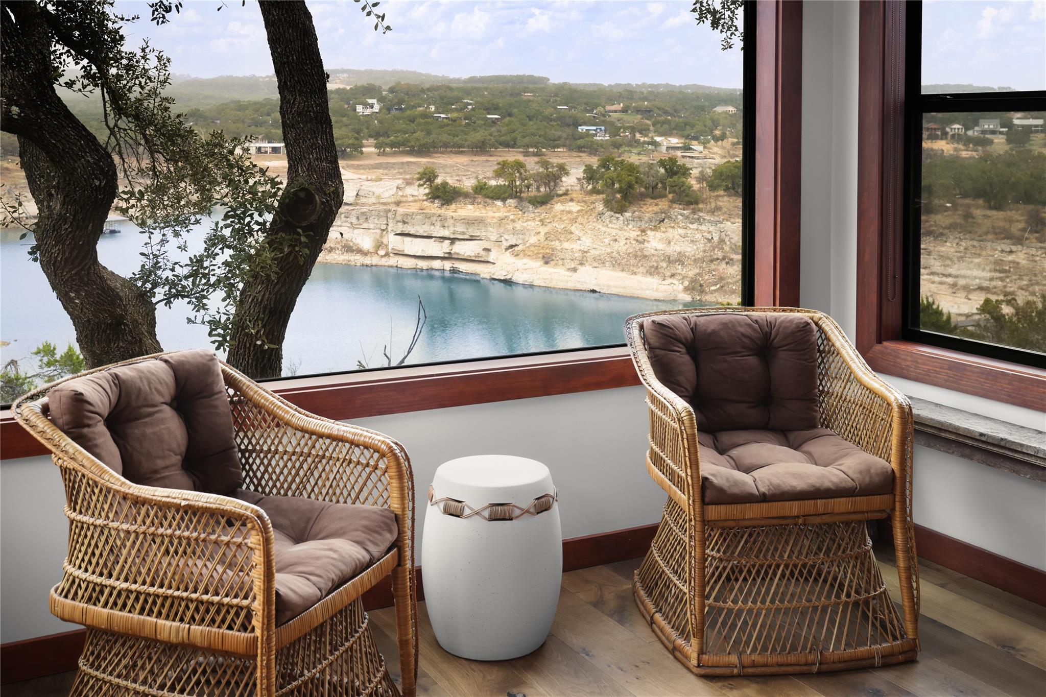 Image 23 of 38 For 19745 Lakehurst Loop