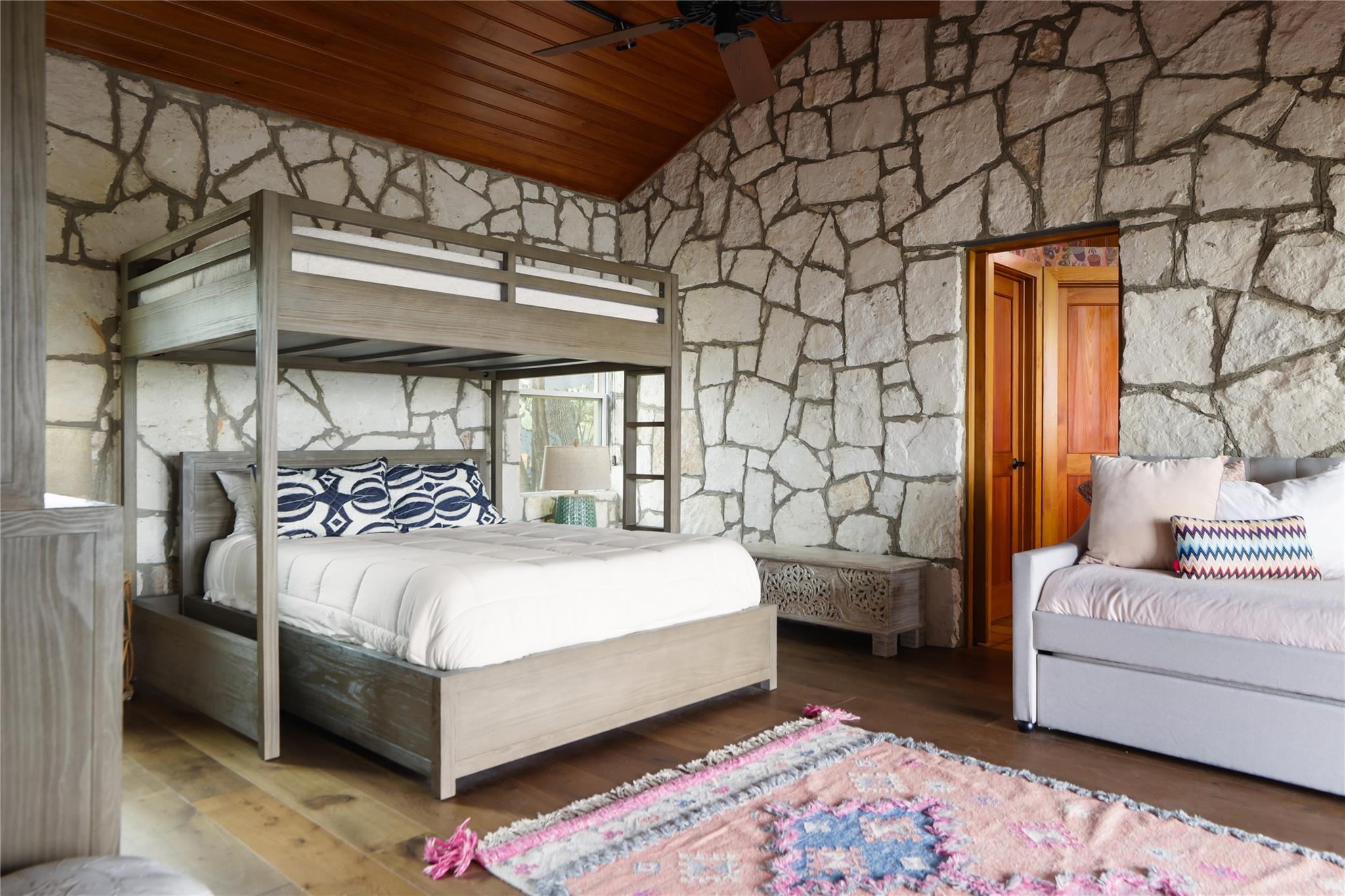 Image 25 of 38 For 19745 Lakehurst Loop