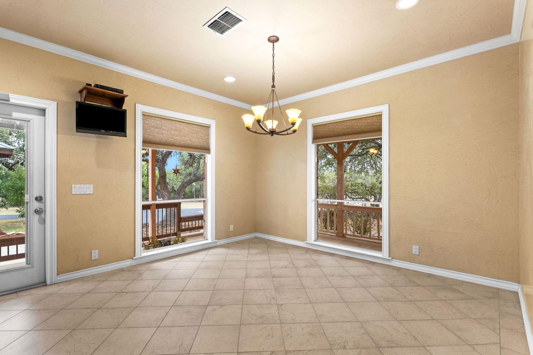 Image 10 of 40 For 115 Sage Oaks Trail Trl