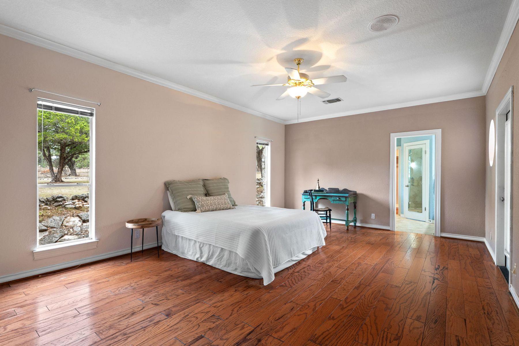 Image 16 of 40 For 115 Sage Oaks Trail Trl