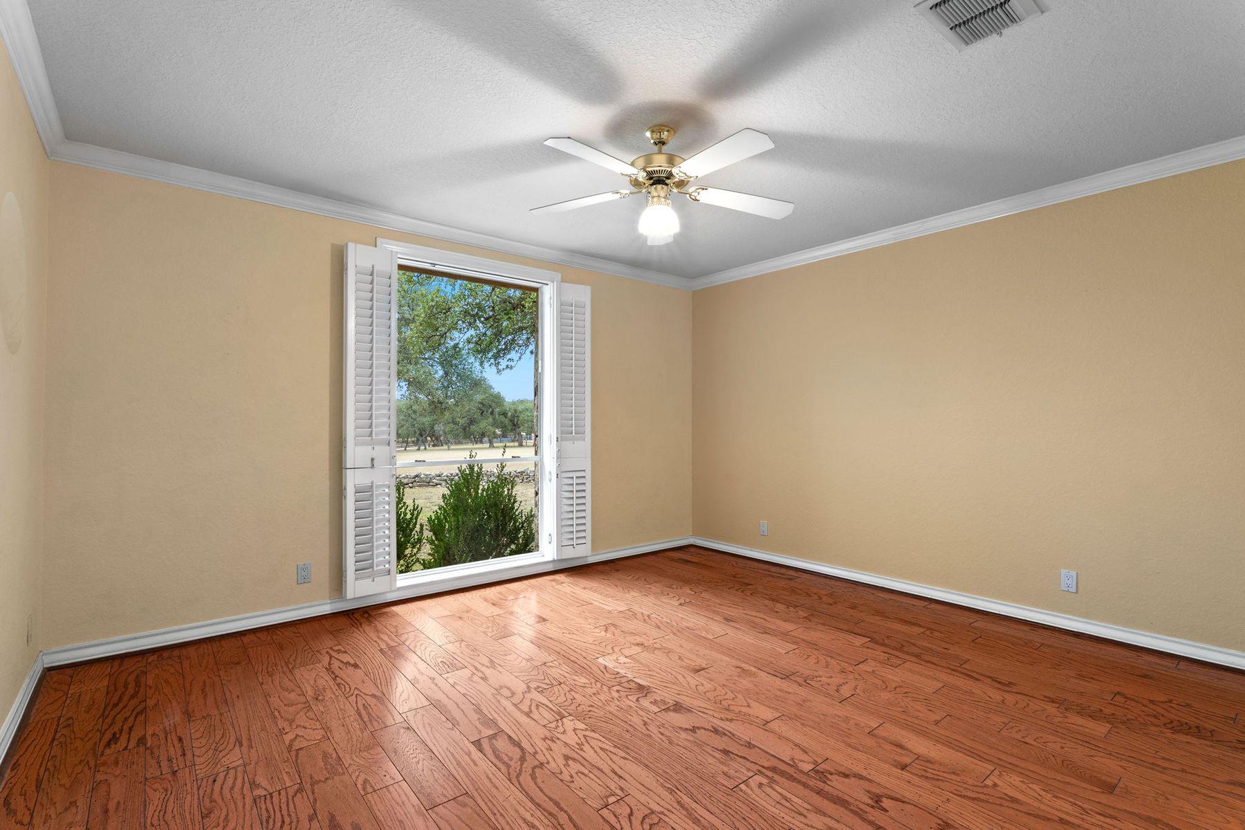 Image 19 of 40 For 115 Sage Oaks Trail Trl