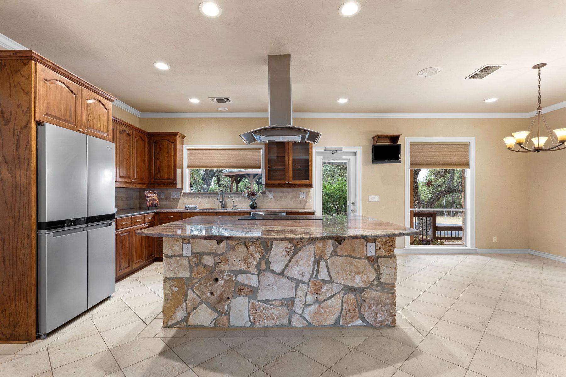 Image 8 of 40 For 115 Sage Oaks Trail Trl